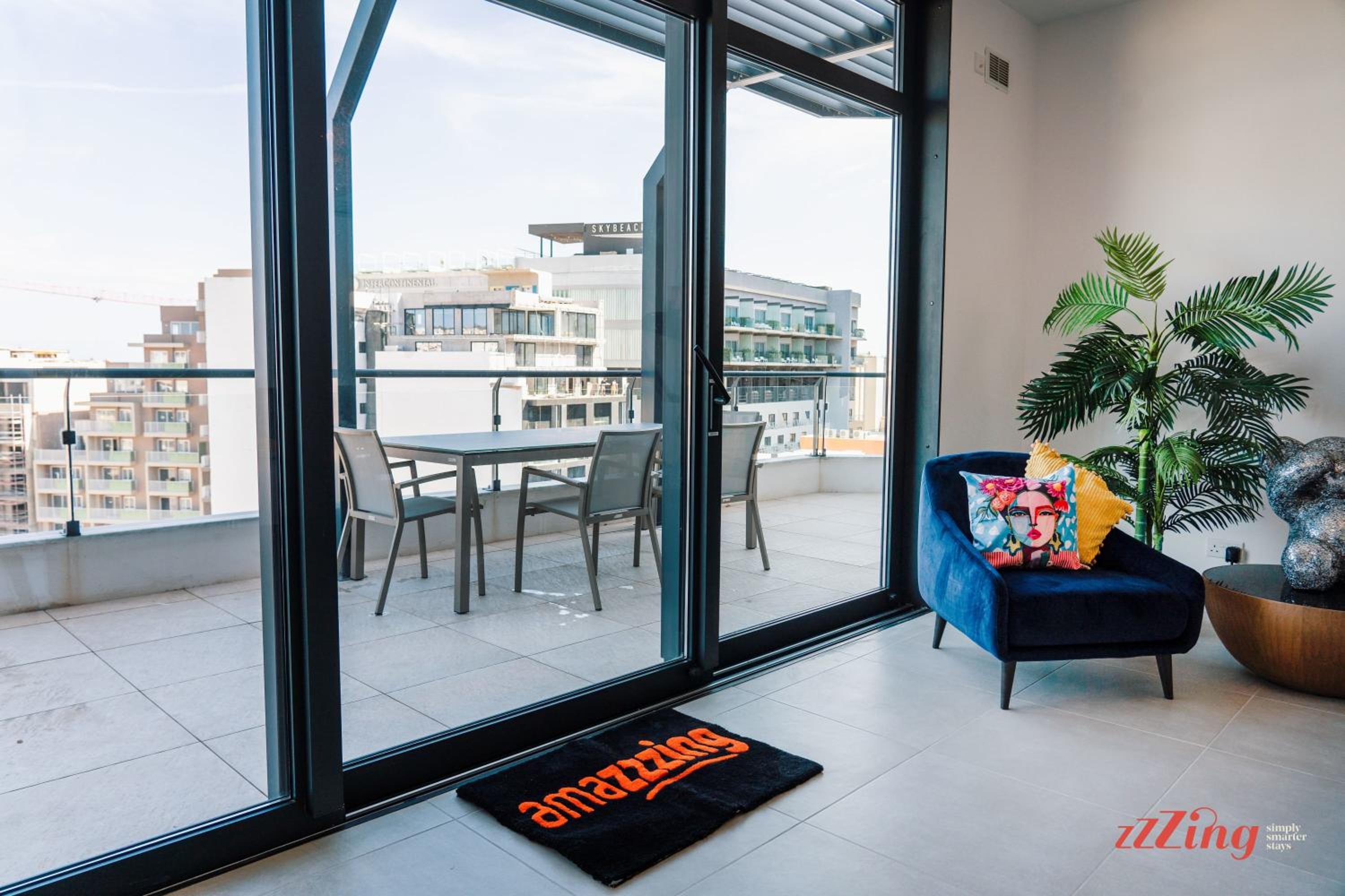 Elegance & Excitement Luxury Downtown Escape — St Julian's