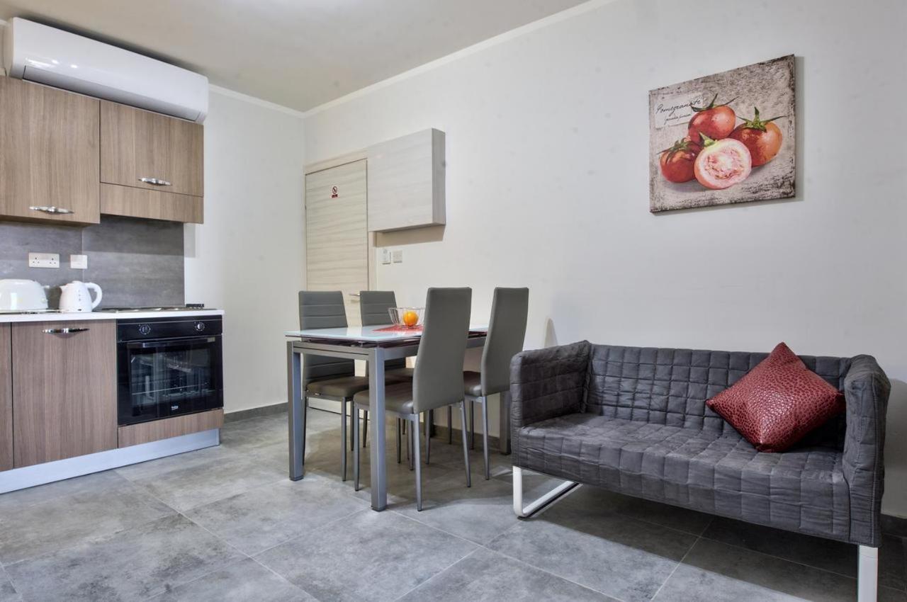 Central Two Bedroom Apartment photo 5