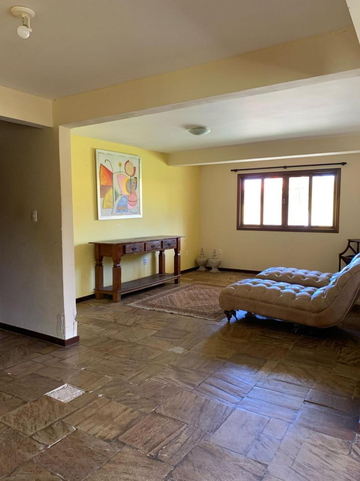 Casa da praia amarela