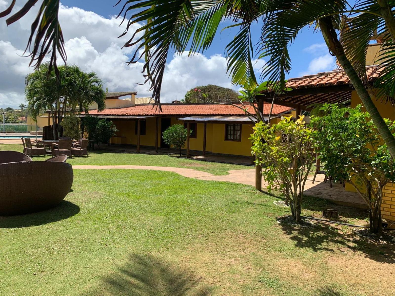 Casa da praia amarela
