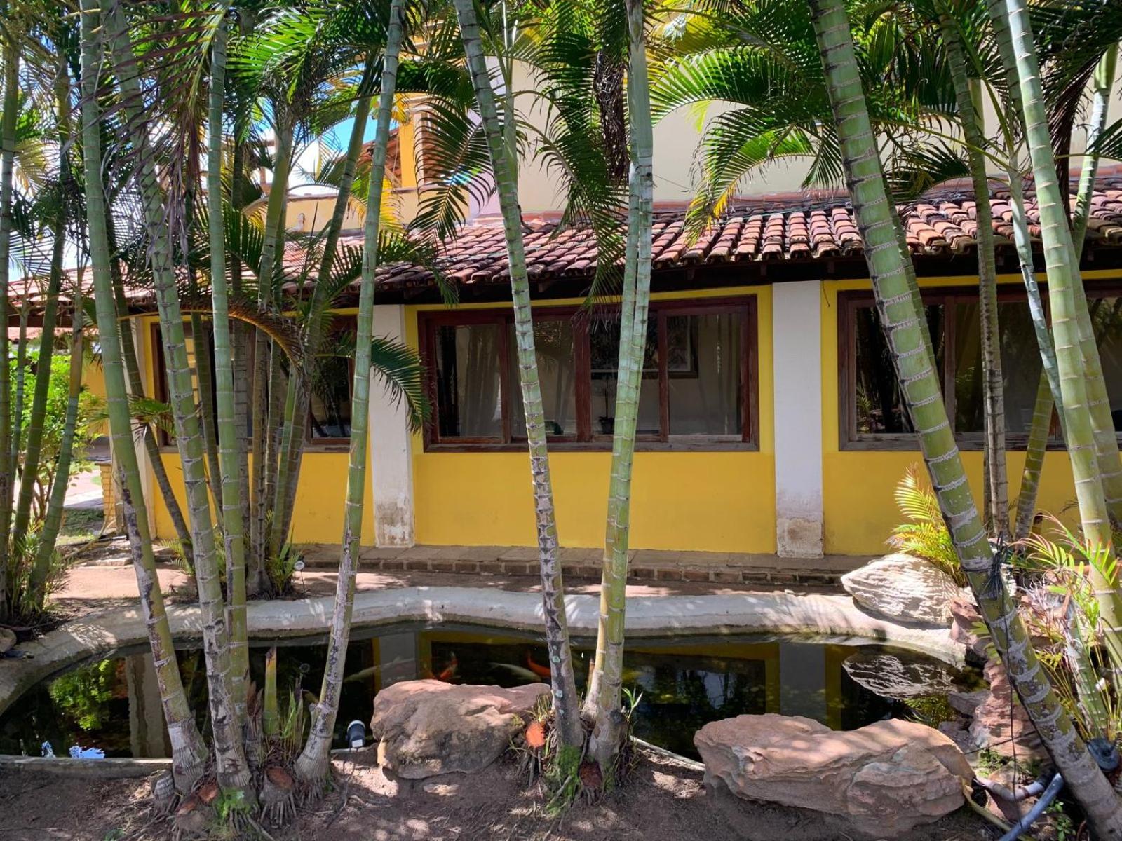 Casa da praia amarela