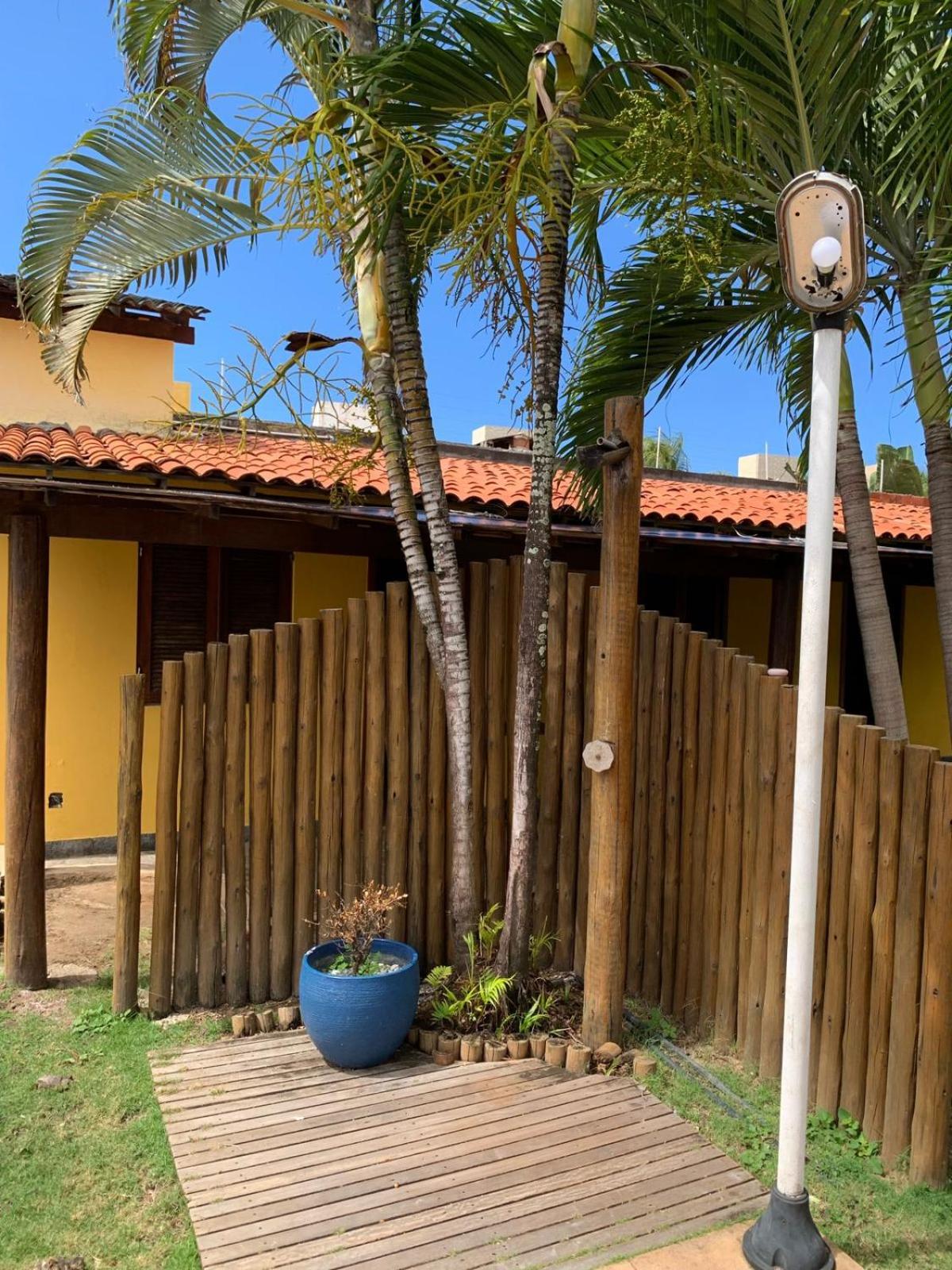 Casa da praia amarela