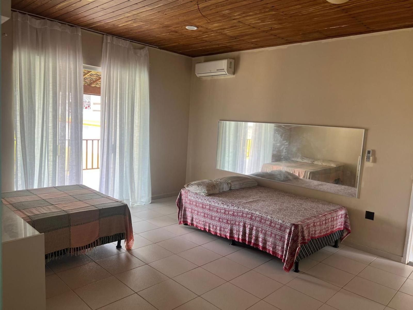 Casa da praia amarela