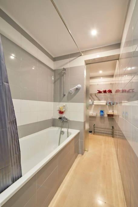 Modern apartment with garage and pool view 2