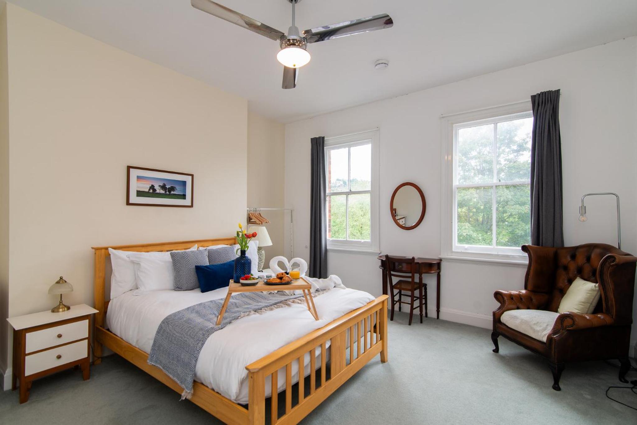 Spacious 4 Bedroom Maisonette in Central Matlock with River Views & Wi-Fi view 5