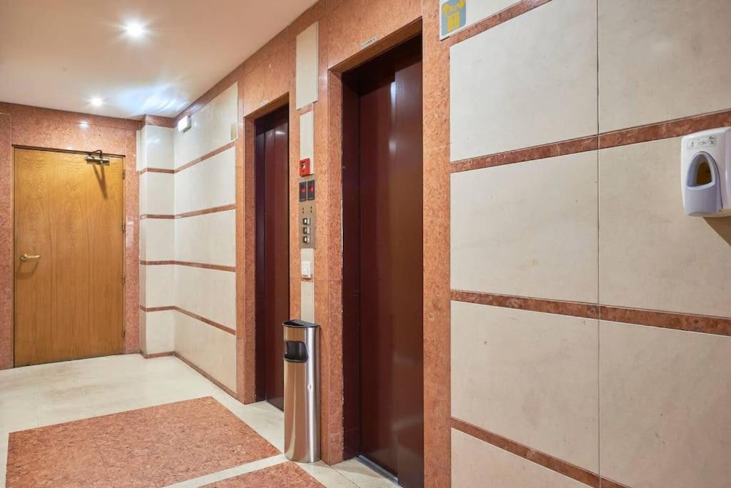 Modern apartment with garage and pool view 4