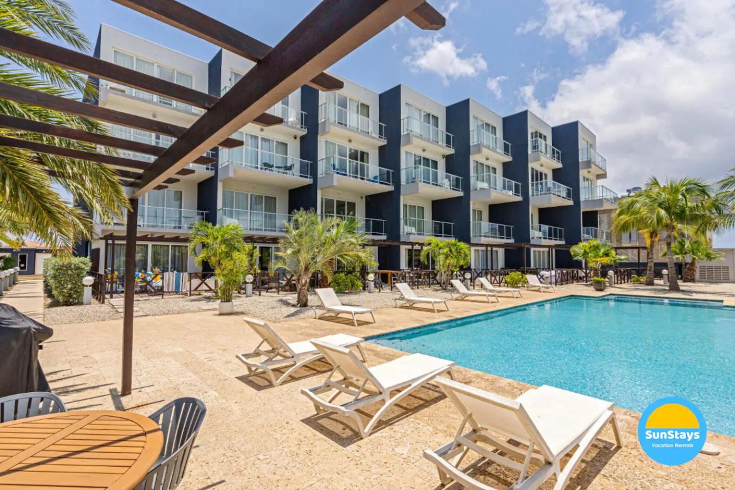 Family Apartment on Palm Beach. No car needed