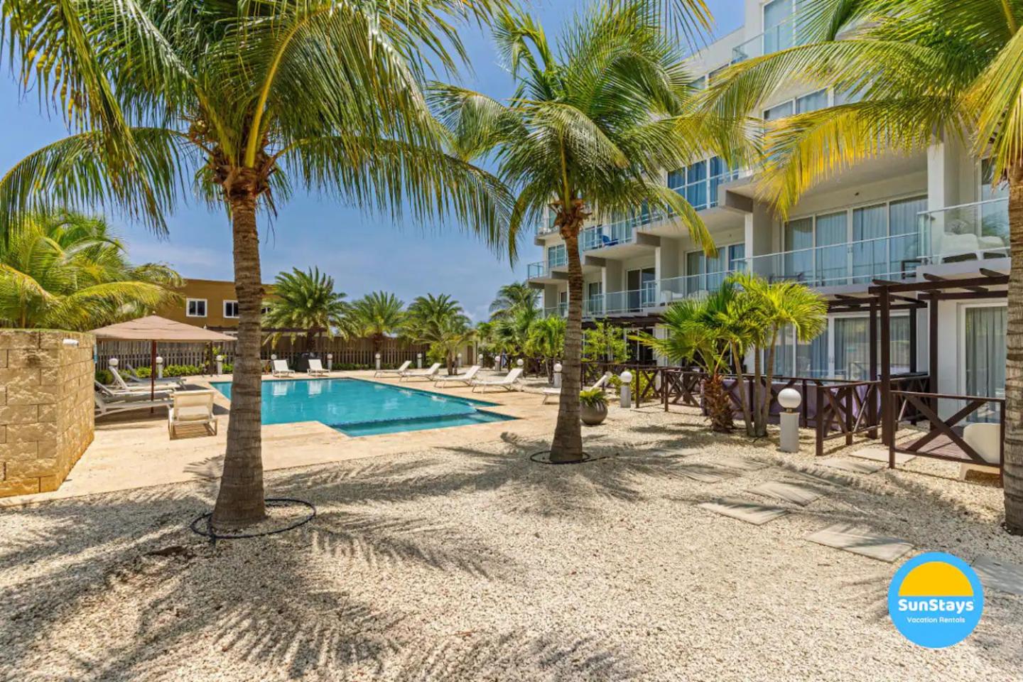 Family Apartment on Palm Beach. No car needed