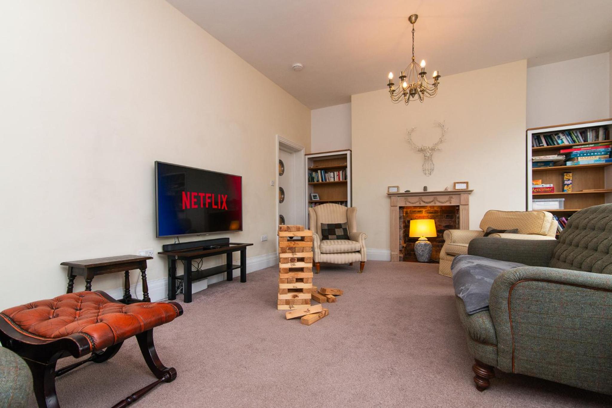 Spacious 4 Bedroom Maisonette in Central Matlock with River Views & Wi-Fi view 4