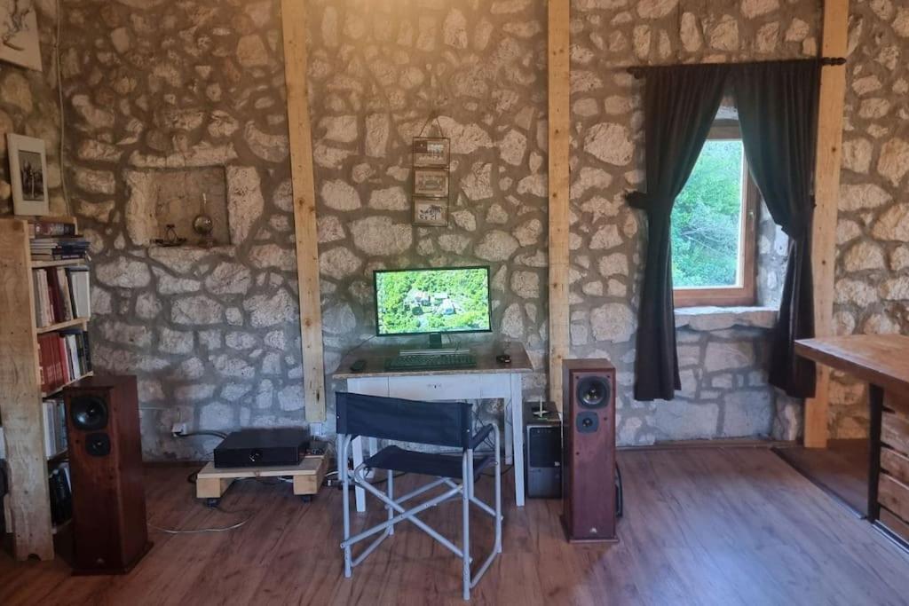 Sunny Valley - Traditional house