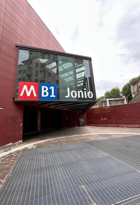 Prella House Roma 50 mt da Metro B Jonio