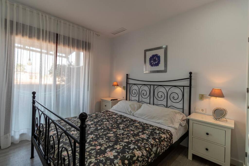 RentitSpain - Motril - Encanto Costero con Gran Balcón