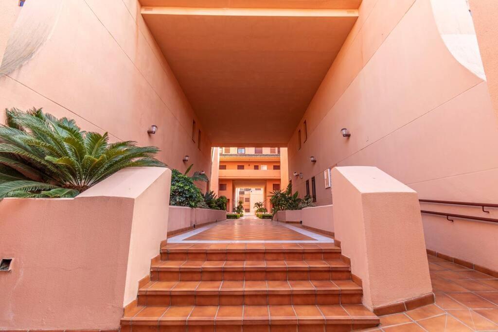 RentitSpain - Motril - Encanto Costero con Gran Balcón