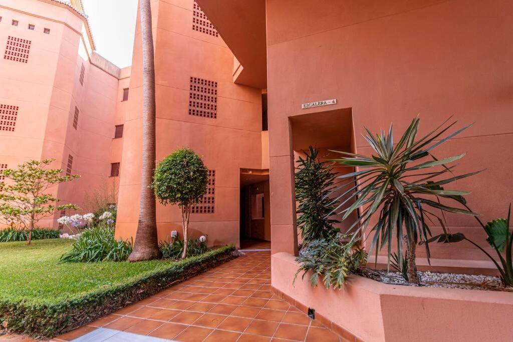 RentitSpain - Motril - Encanto Costero con Gran Balcón