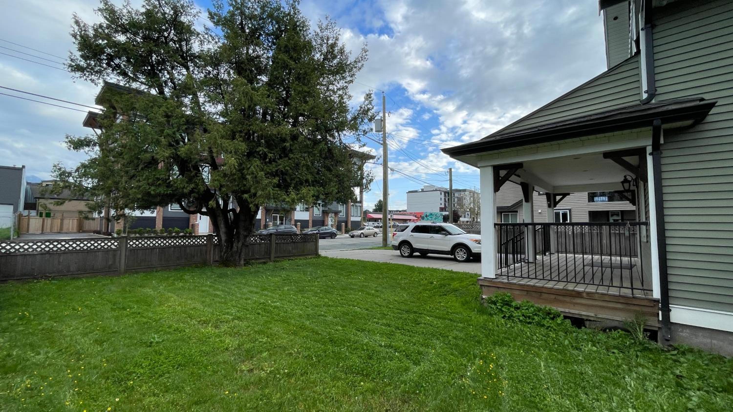 King and Queen rooms -J&J Chilliwack