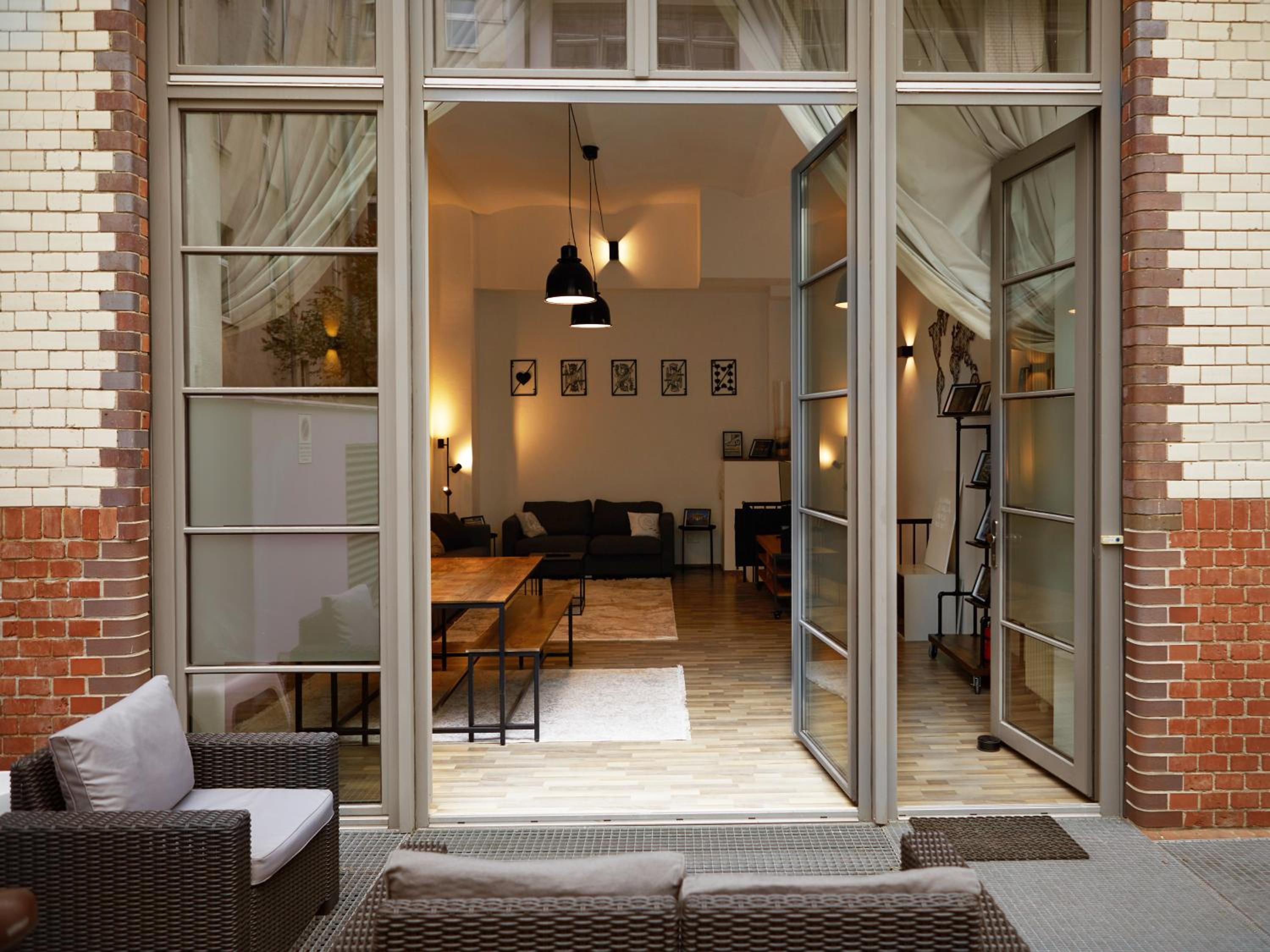 95m2 Loft Apartment mit Terasse 1B 2R Kreuzberg