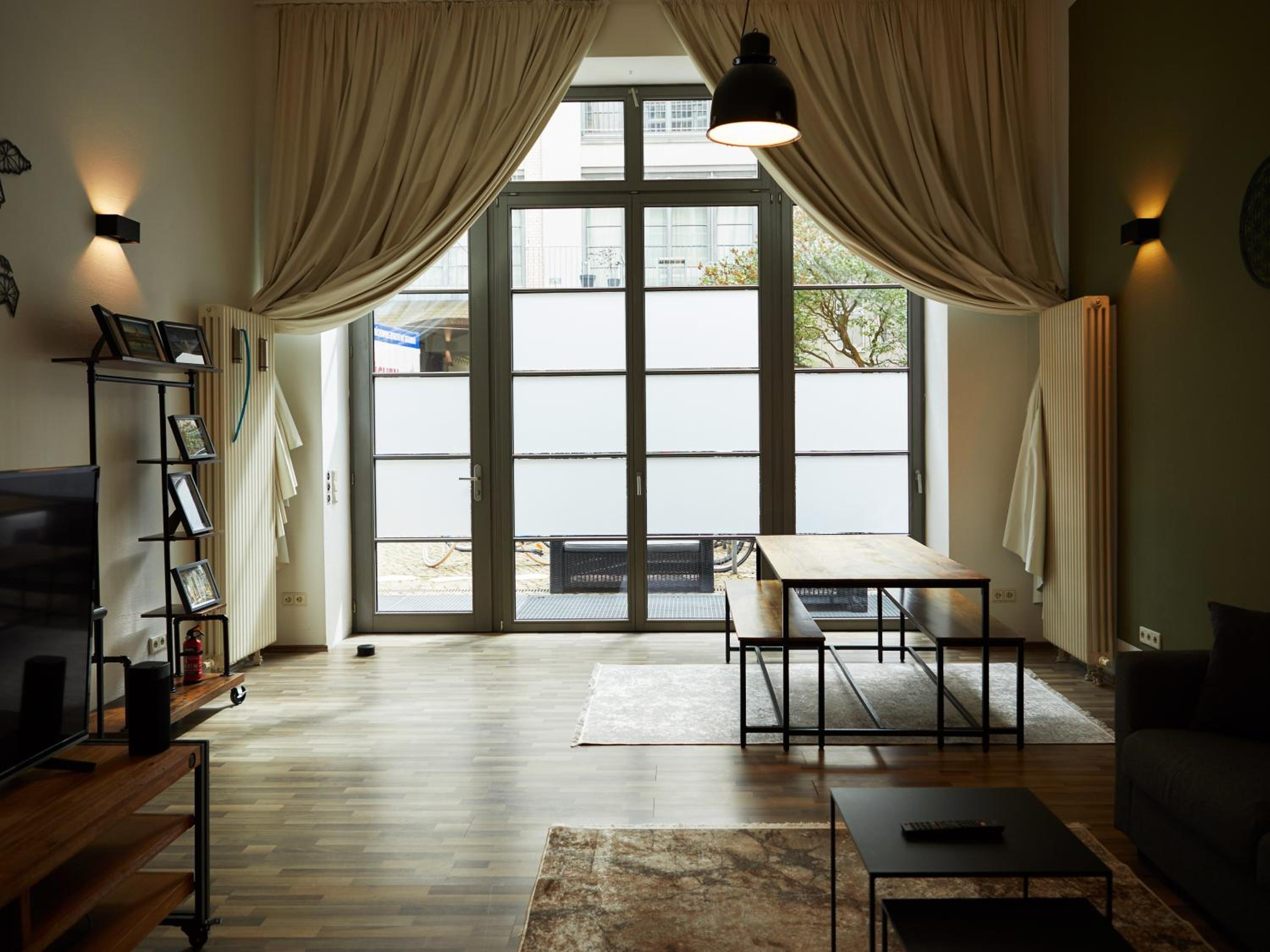 95m2 Loft Apartment mit Terasse 1B 2R Kreuzberg
