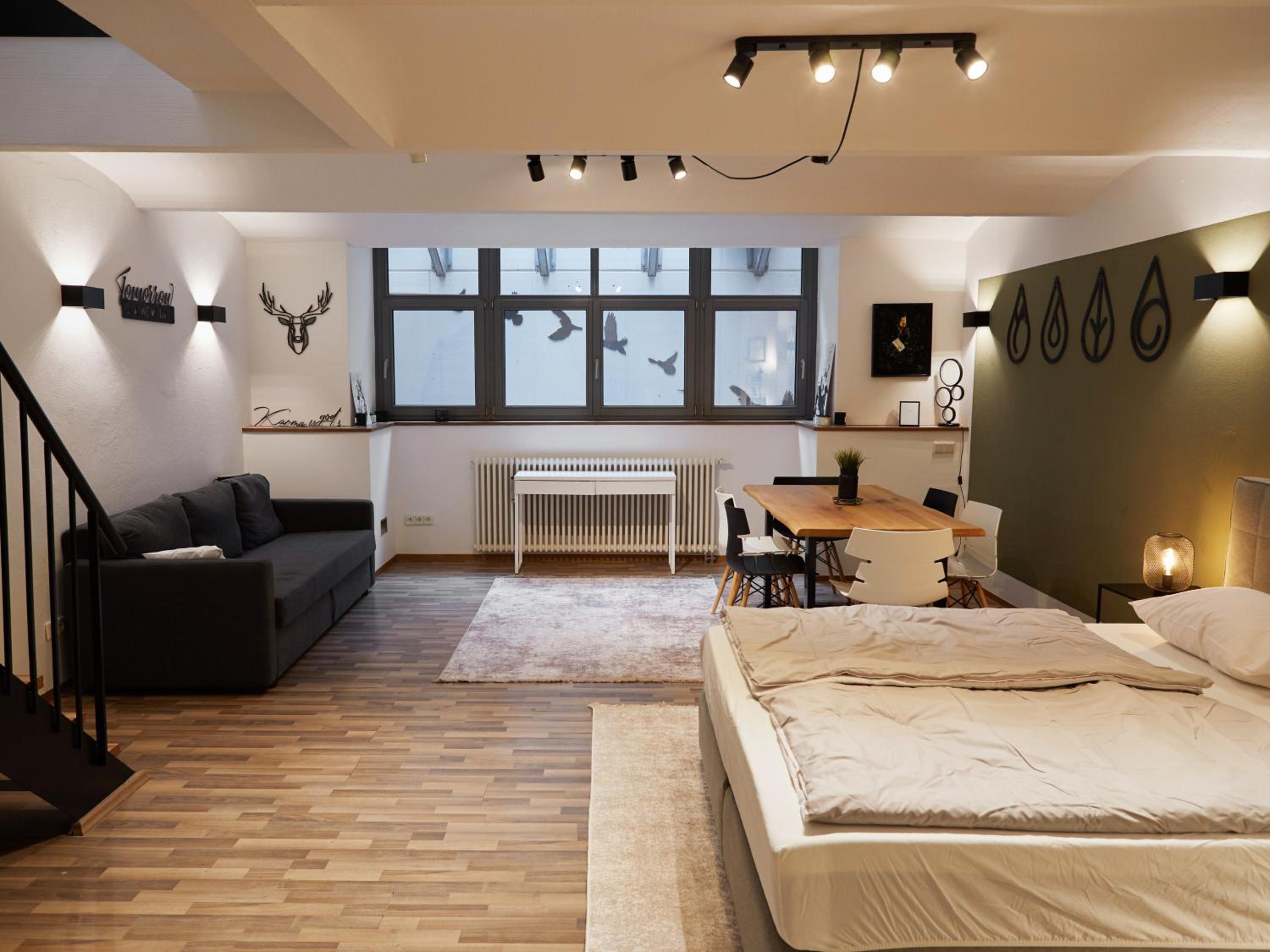 95m2 Loft Apartment mit Terasse 1B 2R Kreuzberg
