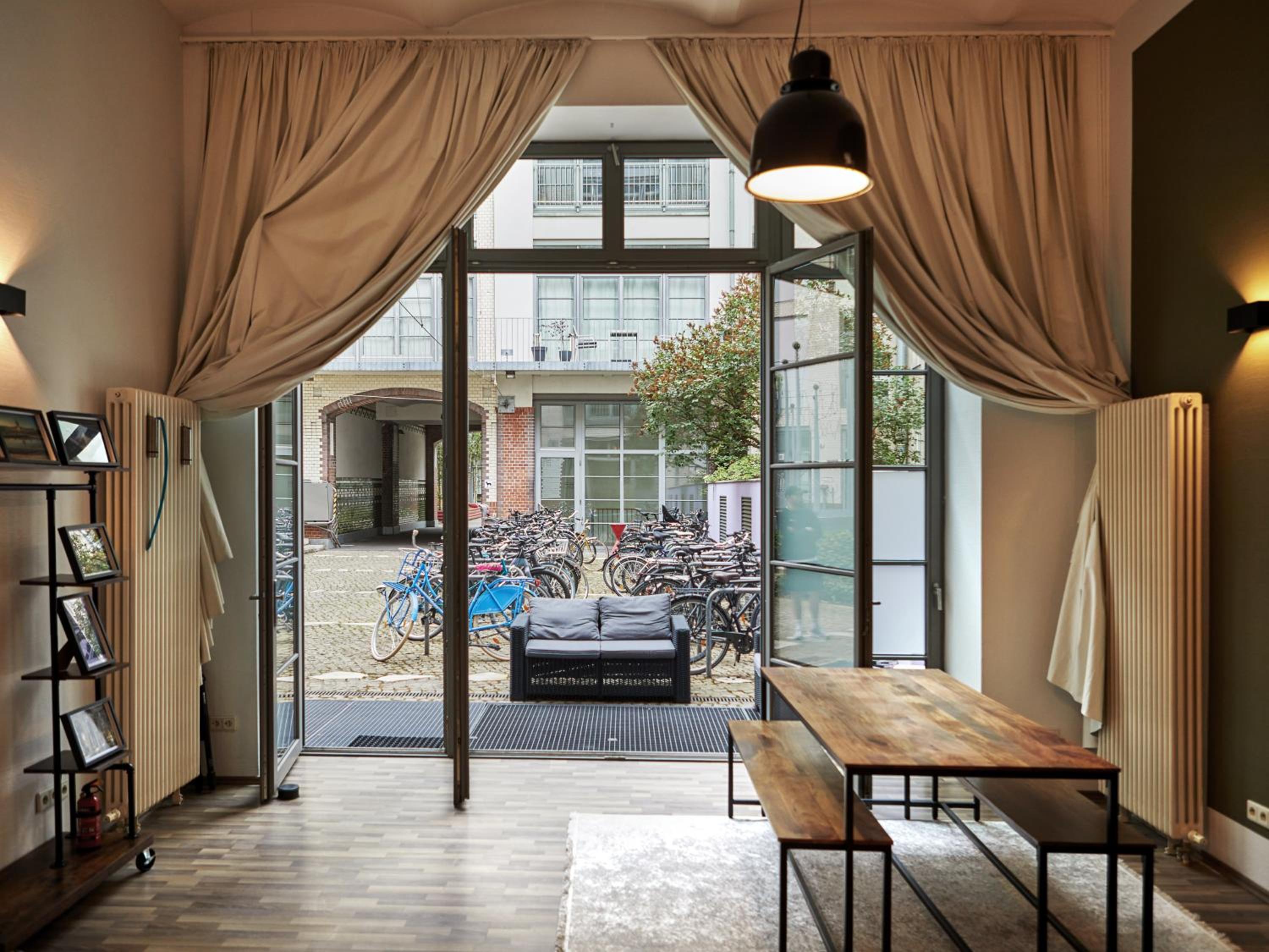 95m2 Loft Apartment mit Terasse 1B 2R Kreuzberg