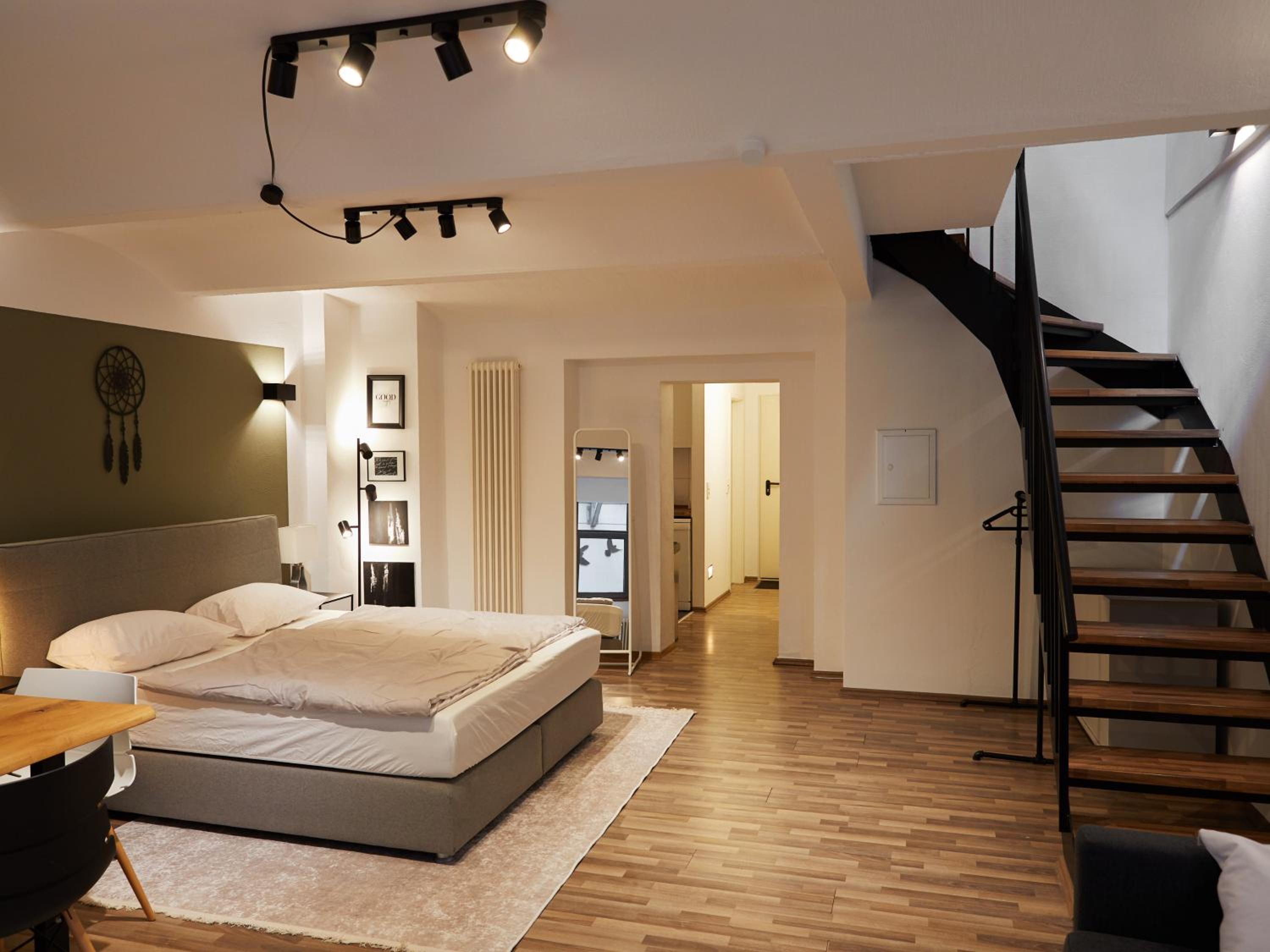 95m2 Loft Apartment mit Terasse 1B 2R Kreuzberg