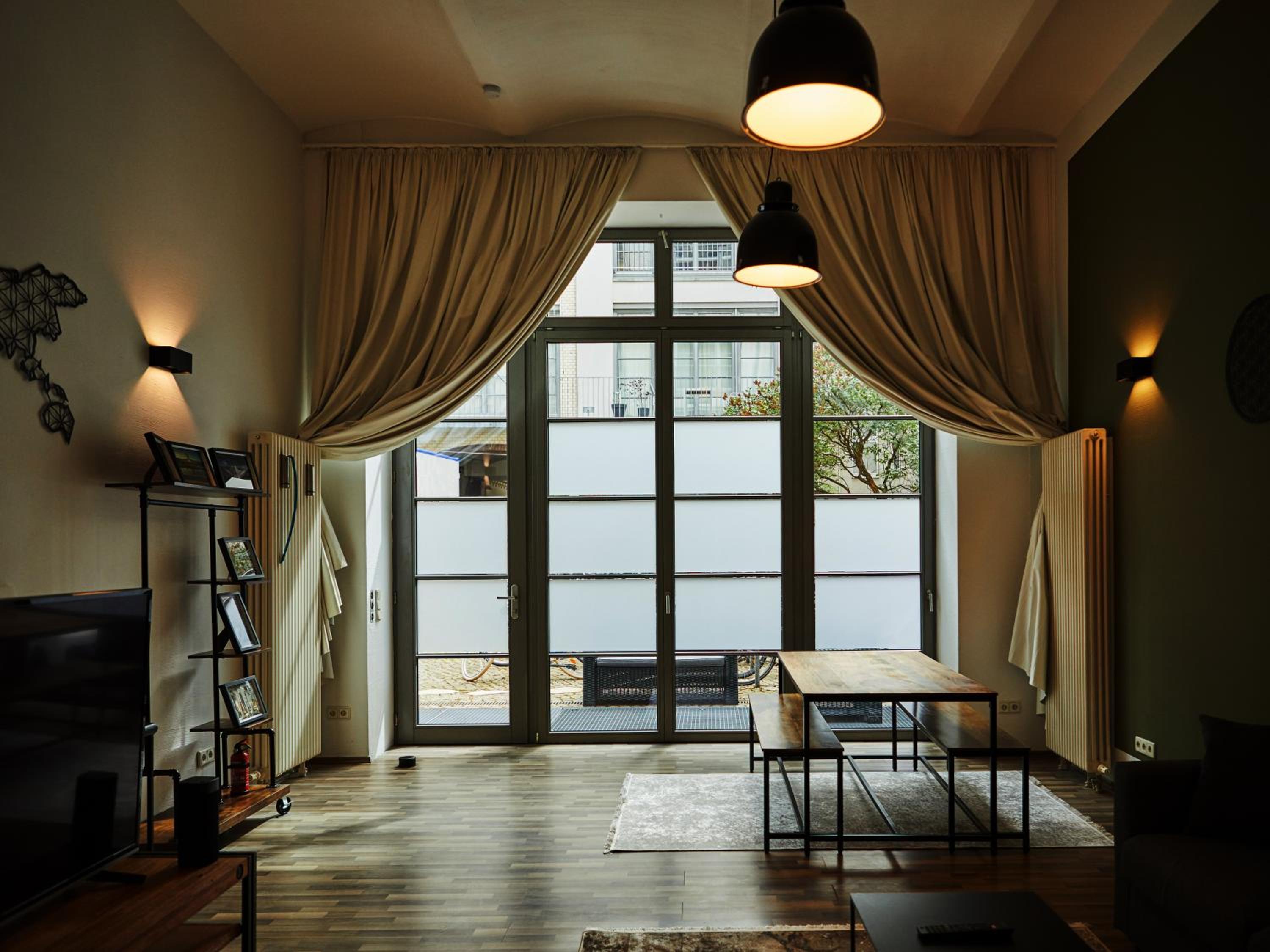 95m2 Loft Apartment mit Terasse 1B 2R Kreuzberg