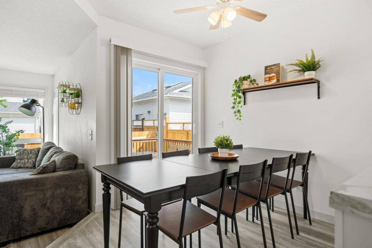Spacious Home with 150-inch Movie Theatre, BBQ, Patio, Free Banff Pass, Sleeps 14, Perfect for Large Families