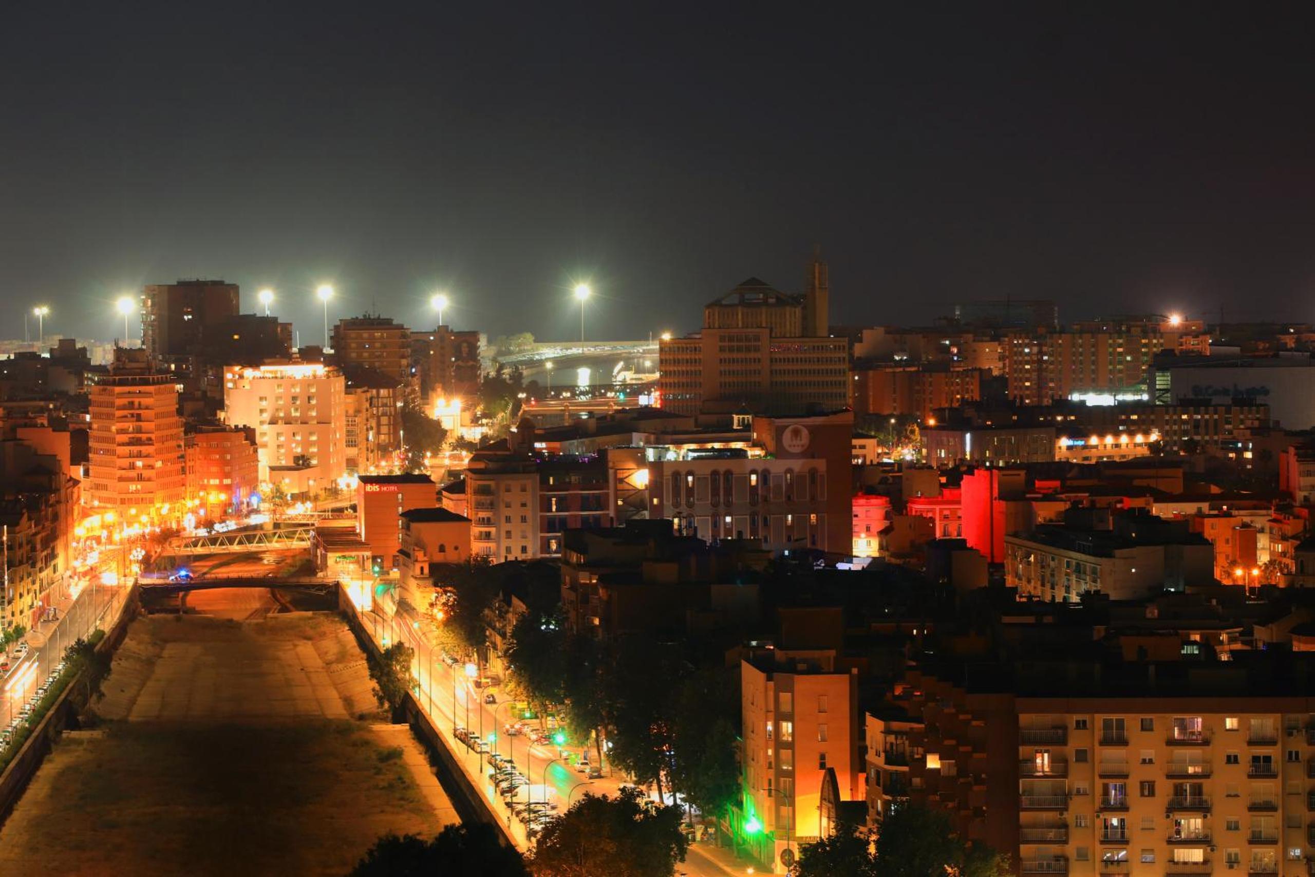 -MalagaSunApts-UrbanSKy Crazy Views