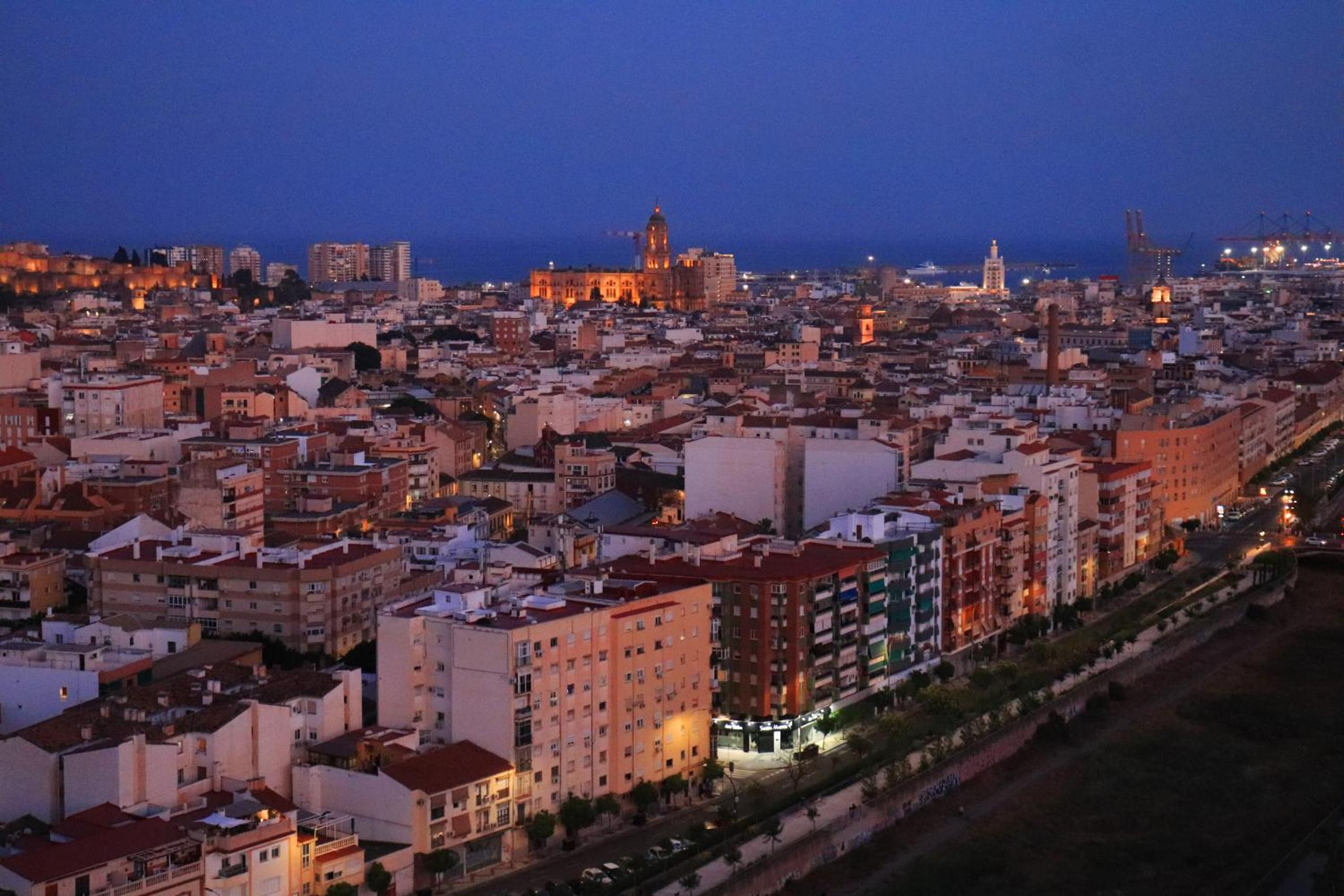 -MalagaSunApts-UrbanSKy Crazy Views