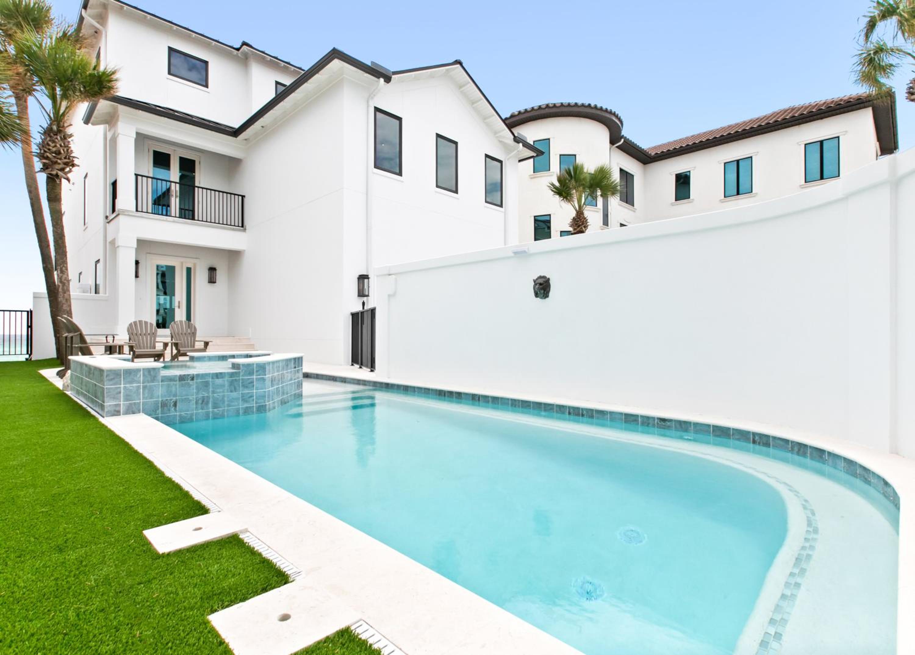 Queen Of Crystal Shores Luxury Beachfront Retreat view 3