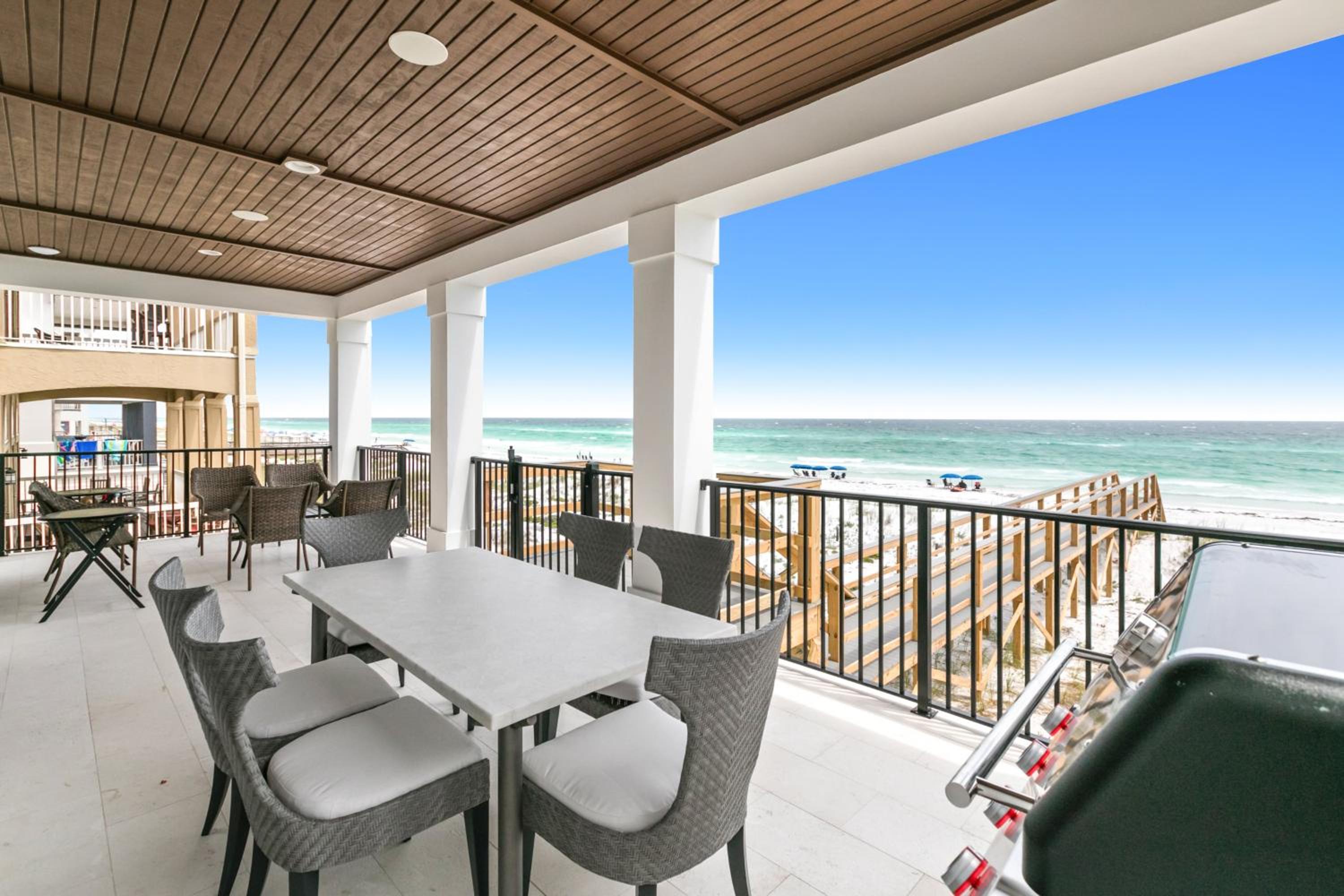 Queen Of Crystal Shores Luxury Beachfront Retreat view 4