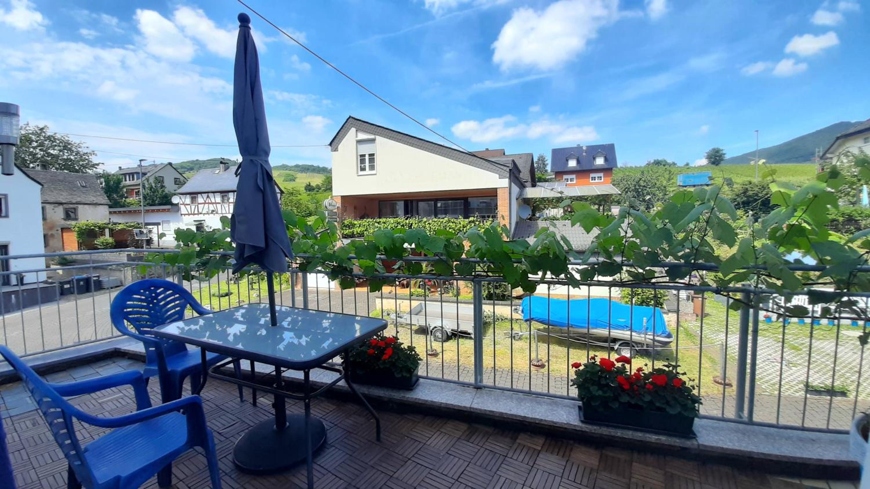 Blue Lagoon Holiday Apartments & Double Room with Balcony