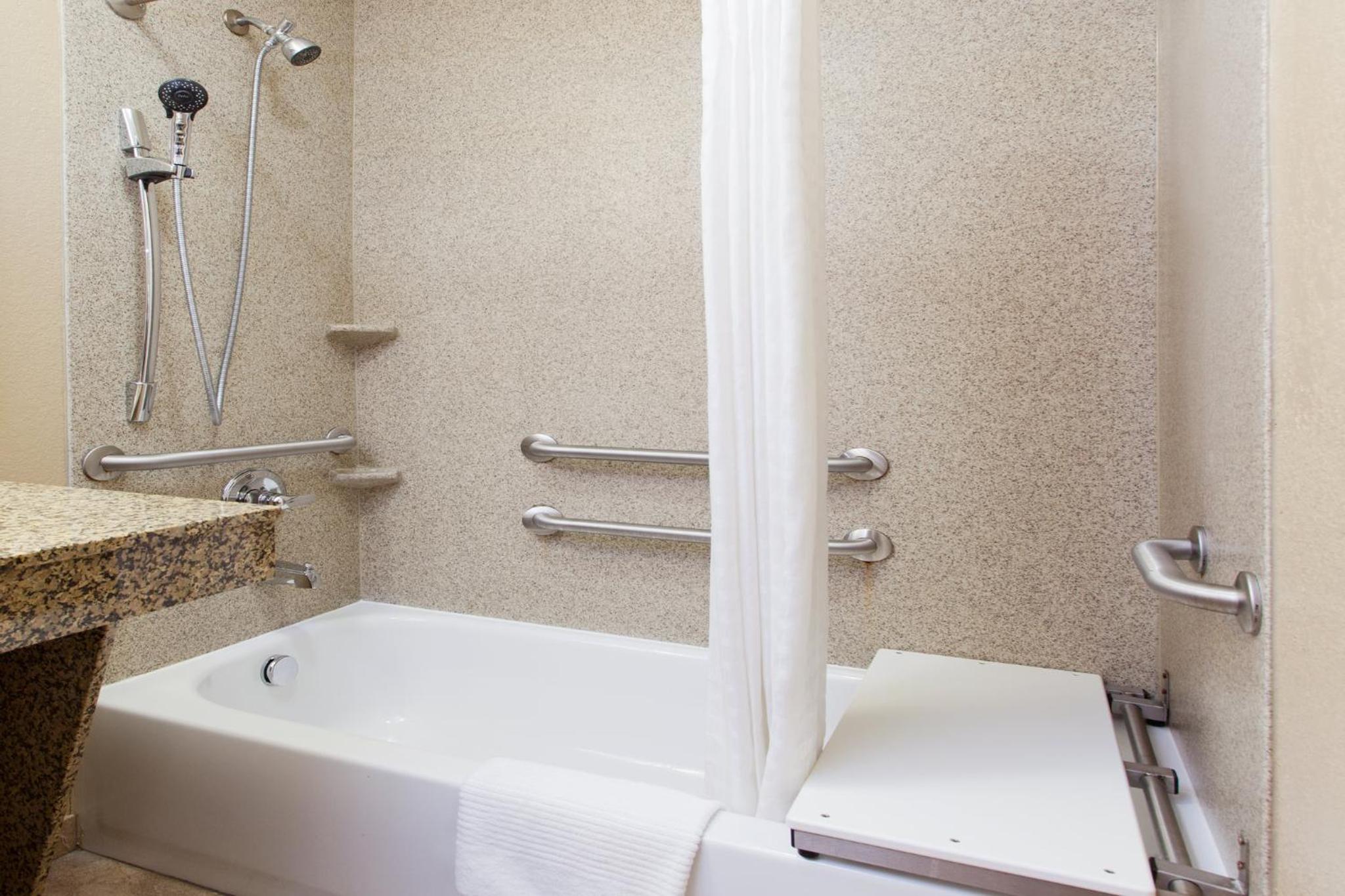 Lexington Vacations - Candlewood Suites Lexington, an IHG Hotel - Property Image 37