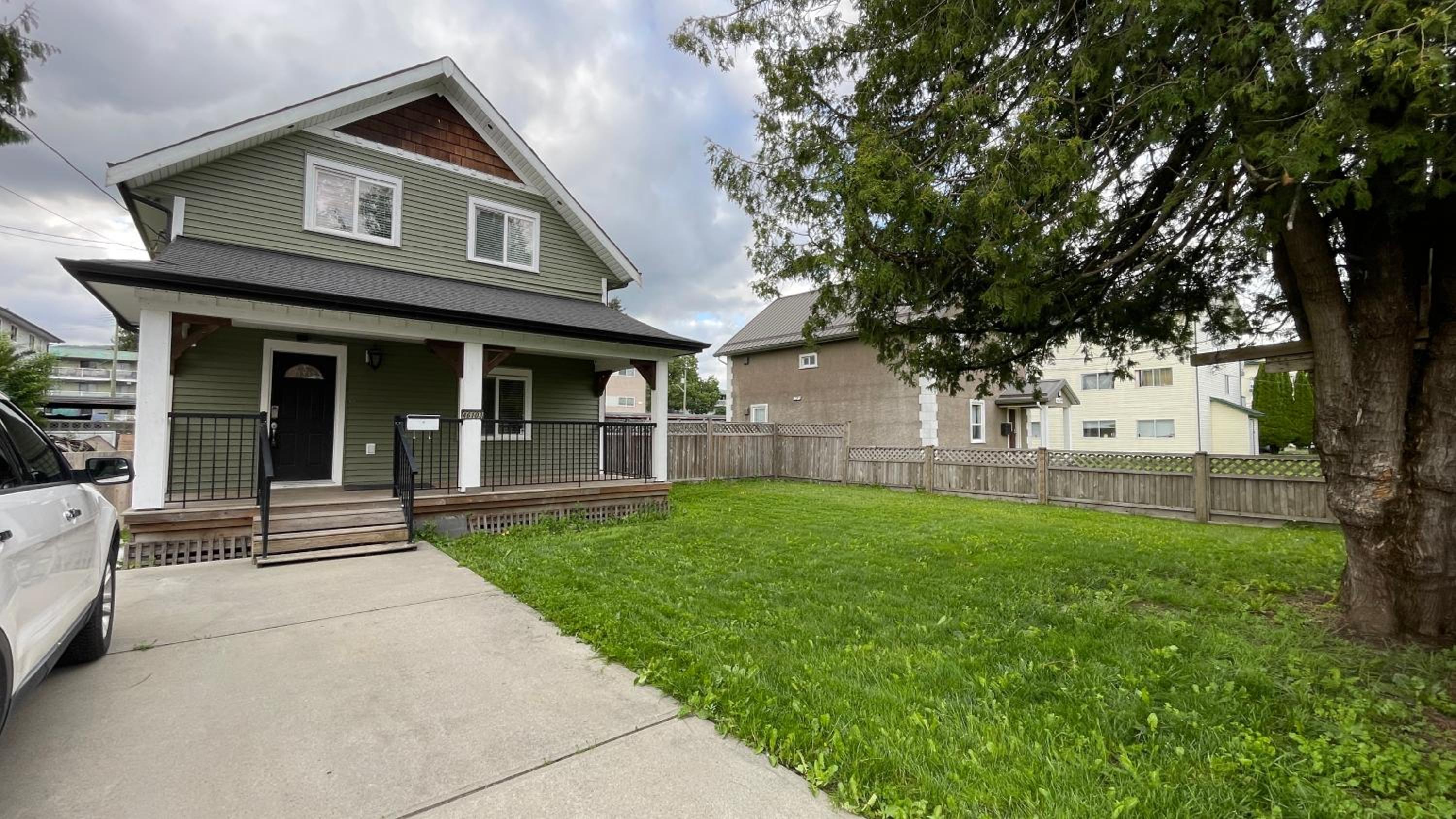 King and Queen rooms -J&J Chilliwack