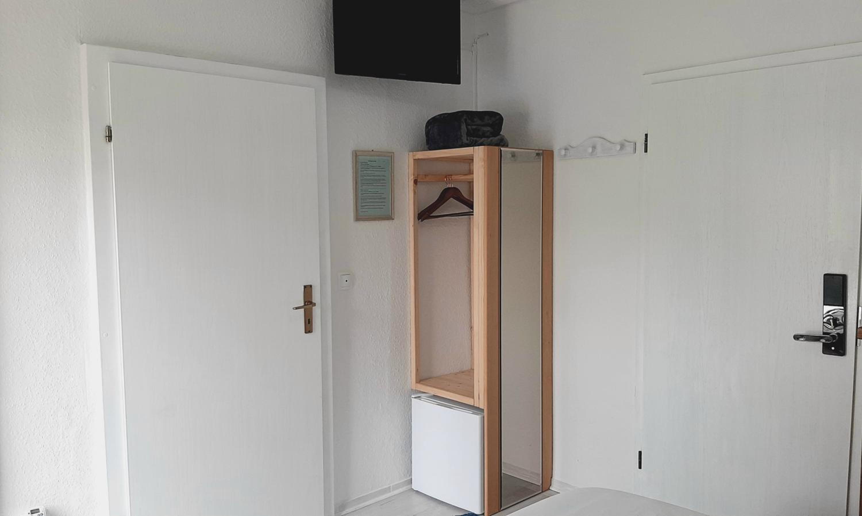 Blue Lagoon Holiday Apartments & Double Room with Balcony