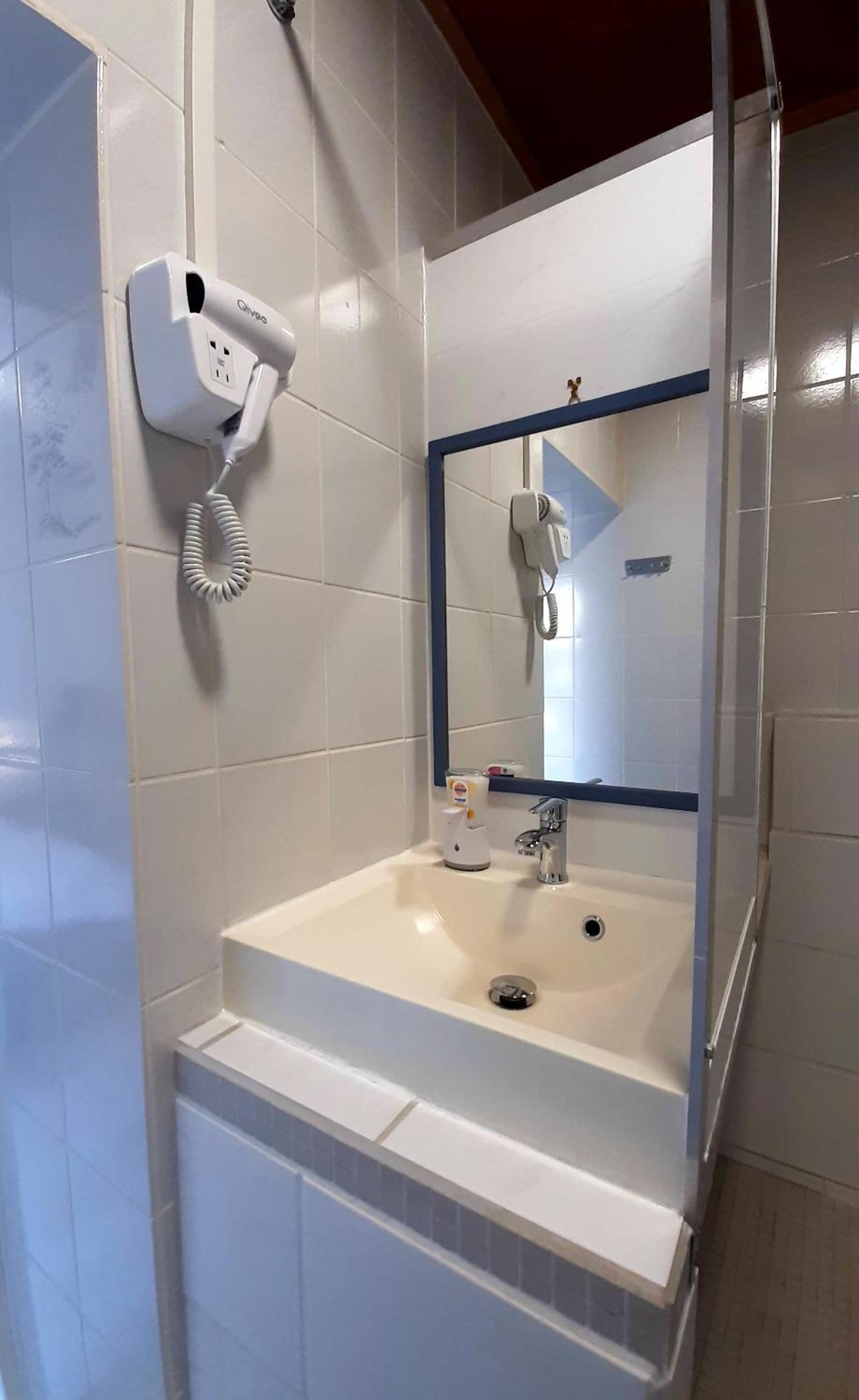Blue Lagoon Holiday Apartments & Double Room with Balcony