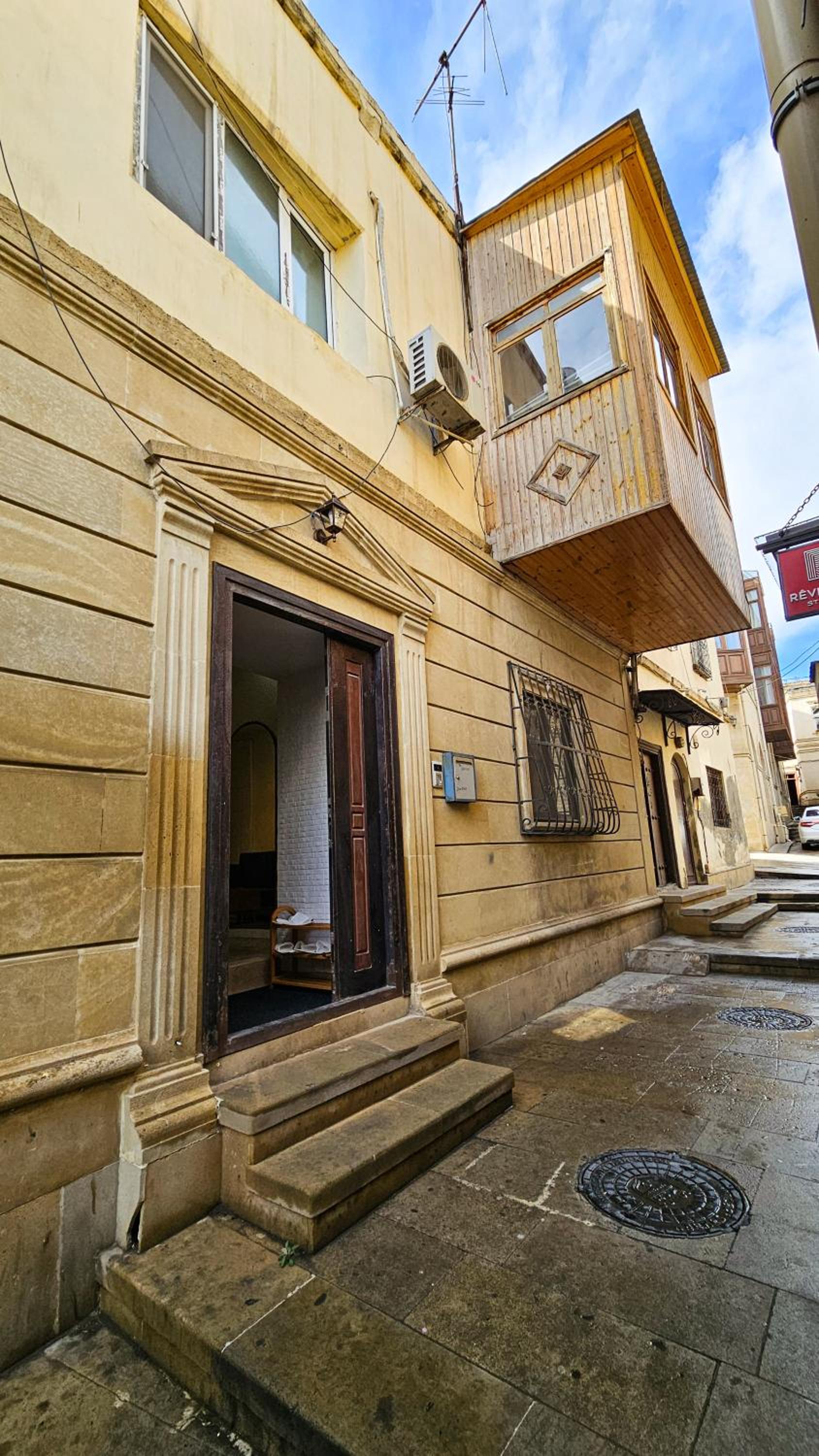 Maiden Tower Apartment