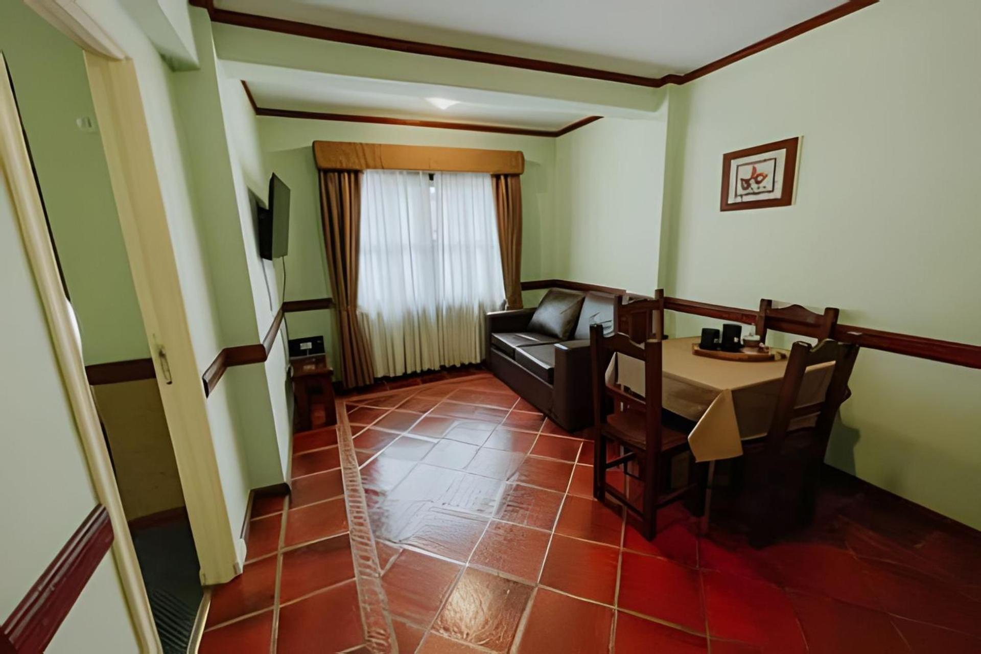 Viejo Lobo - Aunaisin apartamento sobre calle principal
