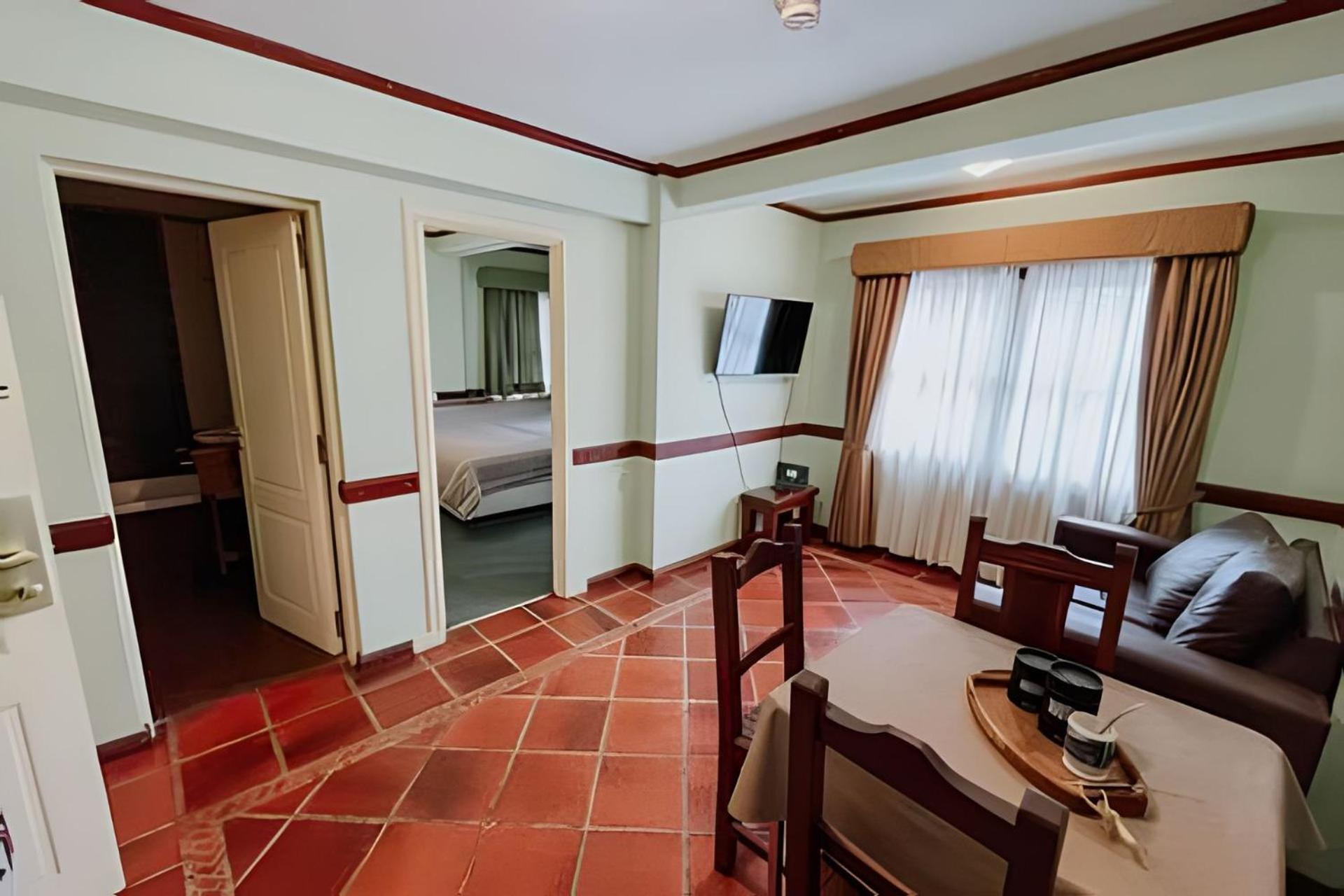 Viejo Lobo - Aunaisin apartamento sobre calle principal