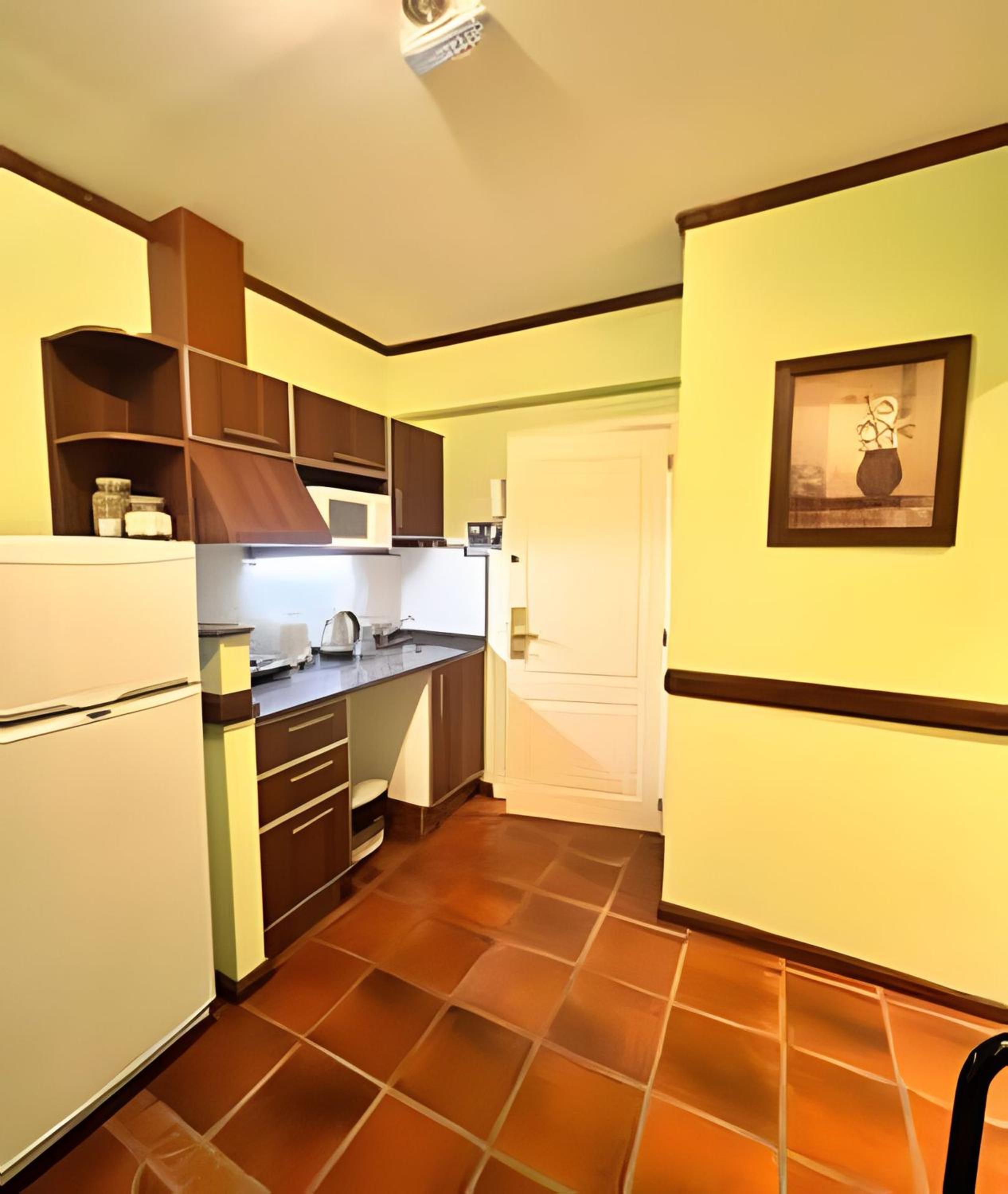 Viejo Lobo - Aunaisin apartamento sobre calle principal