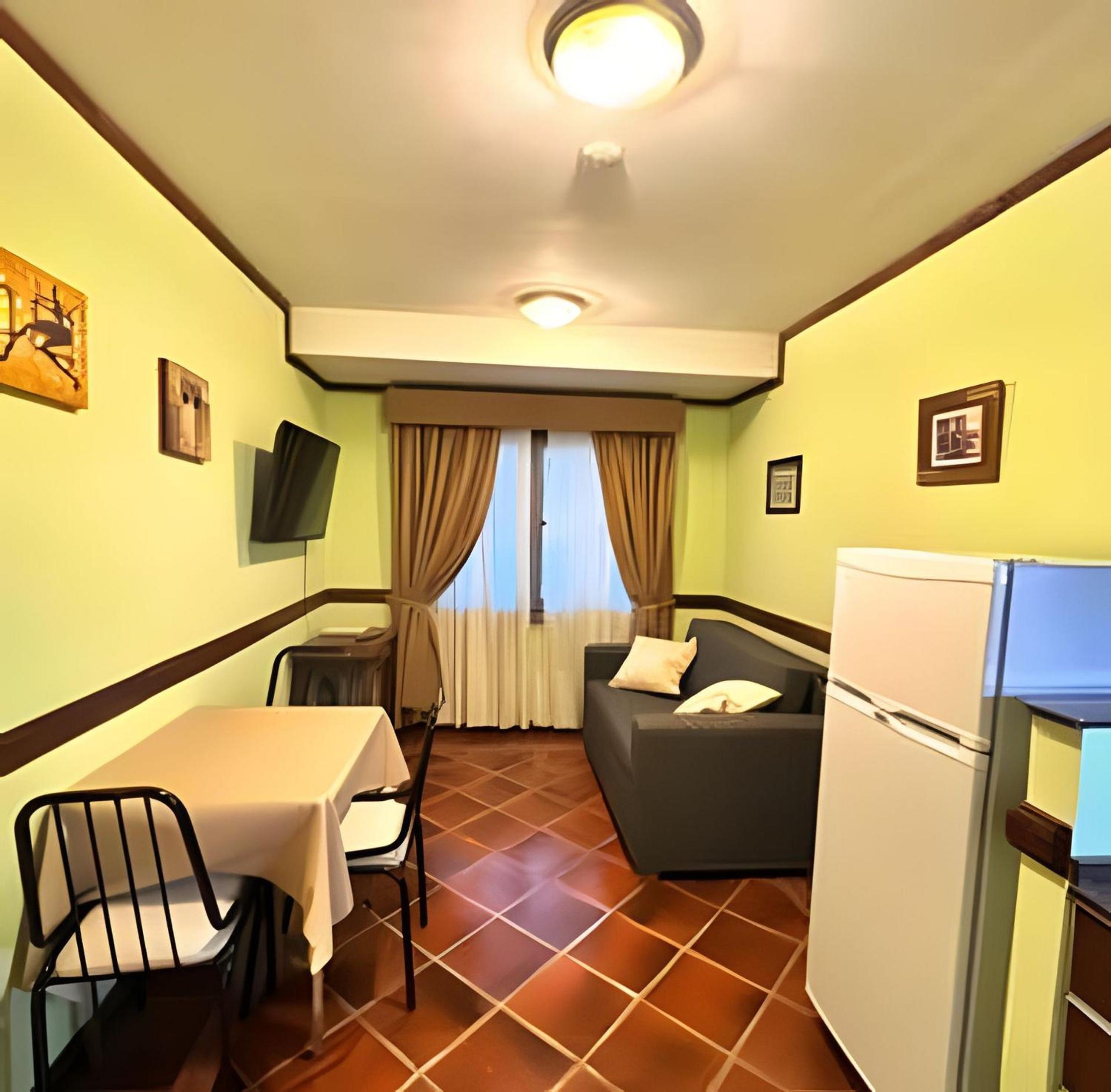 Viejo Lobo - Aunaisin apartamento sobre calle principal
