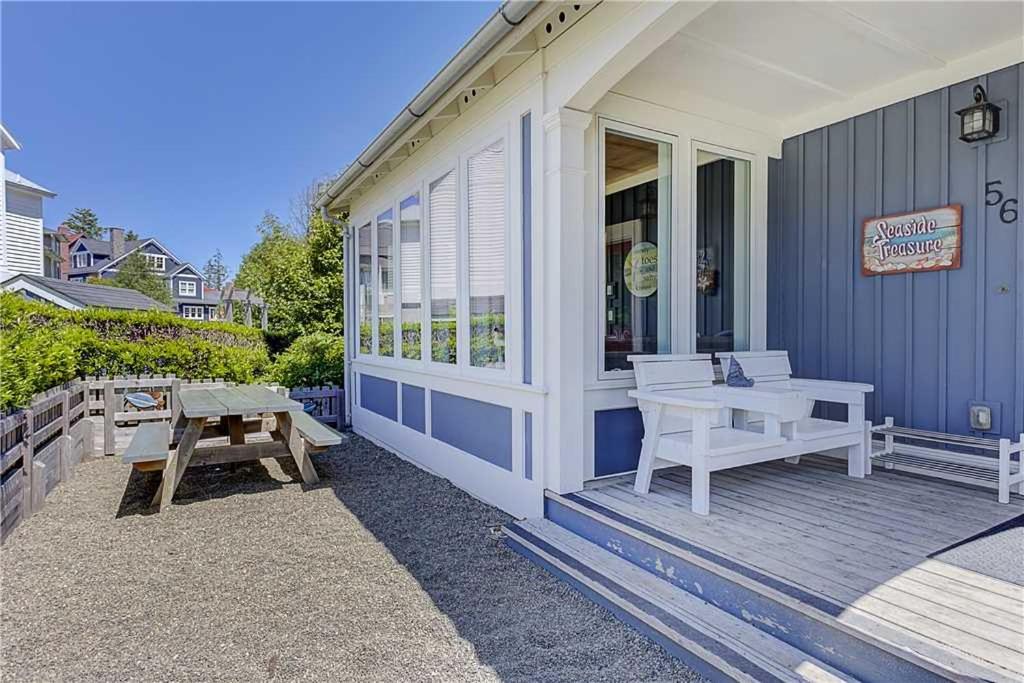 Seaside Treasure by Seabrook Hospitality