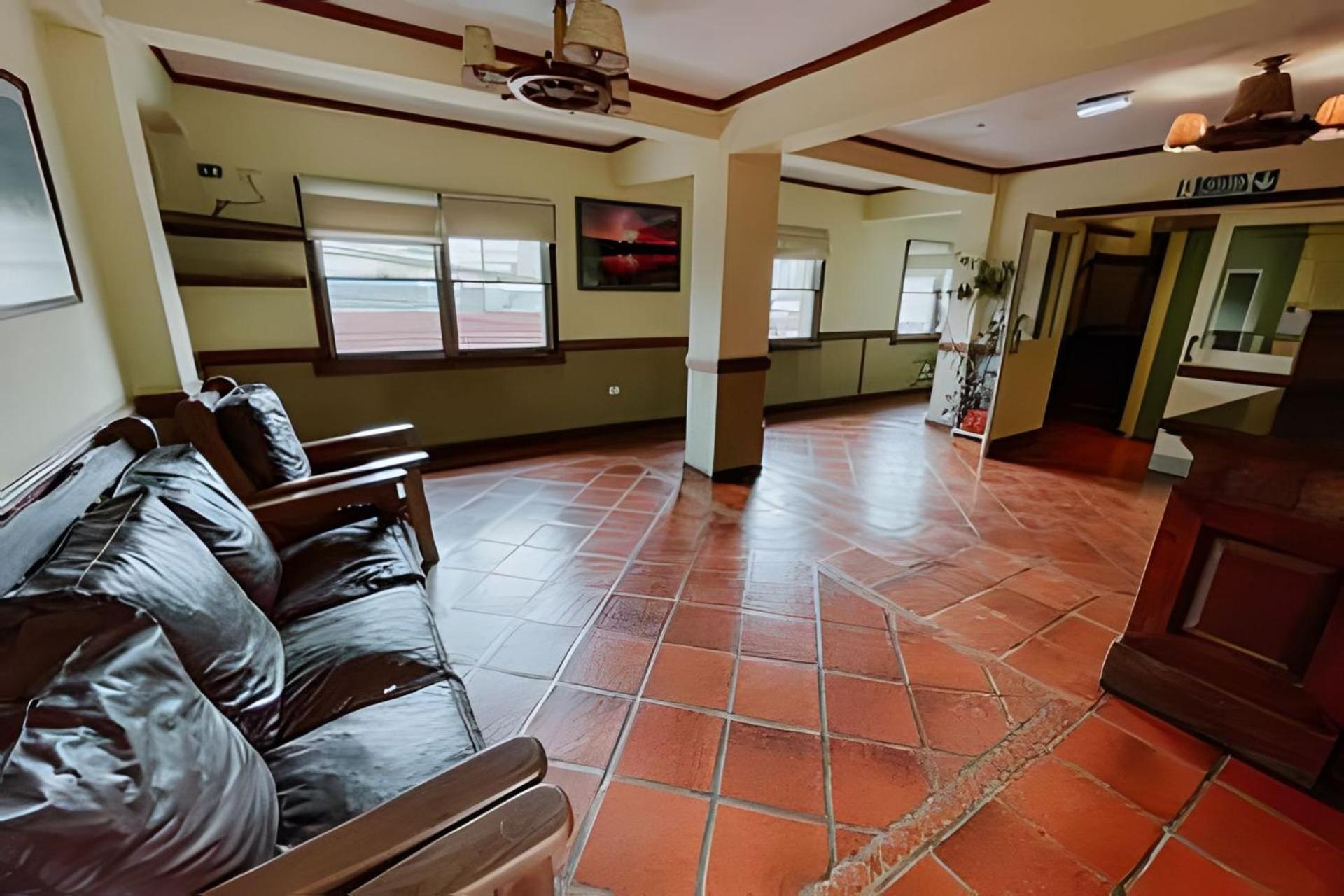 Viejo Lobo - Aunaisin apartamento sobre calle principal