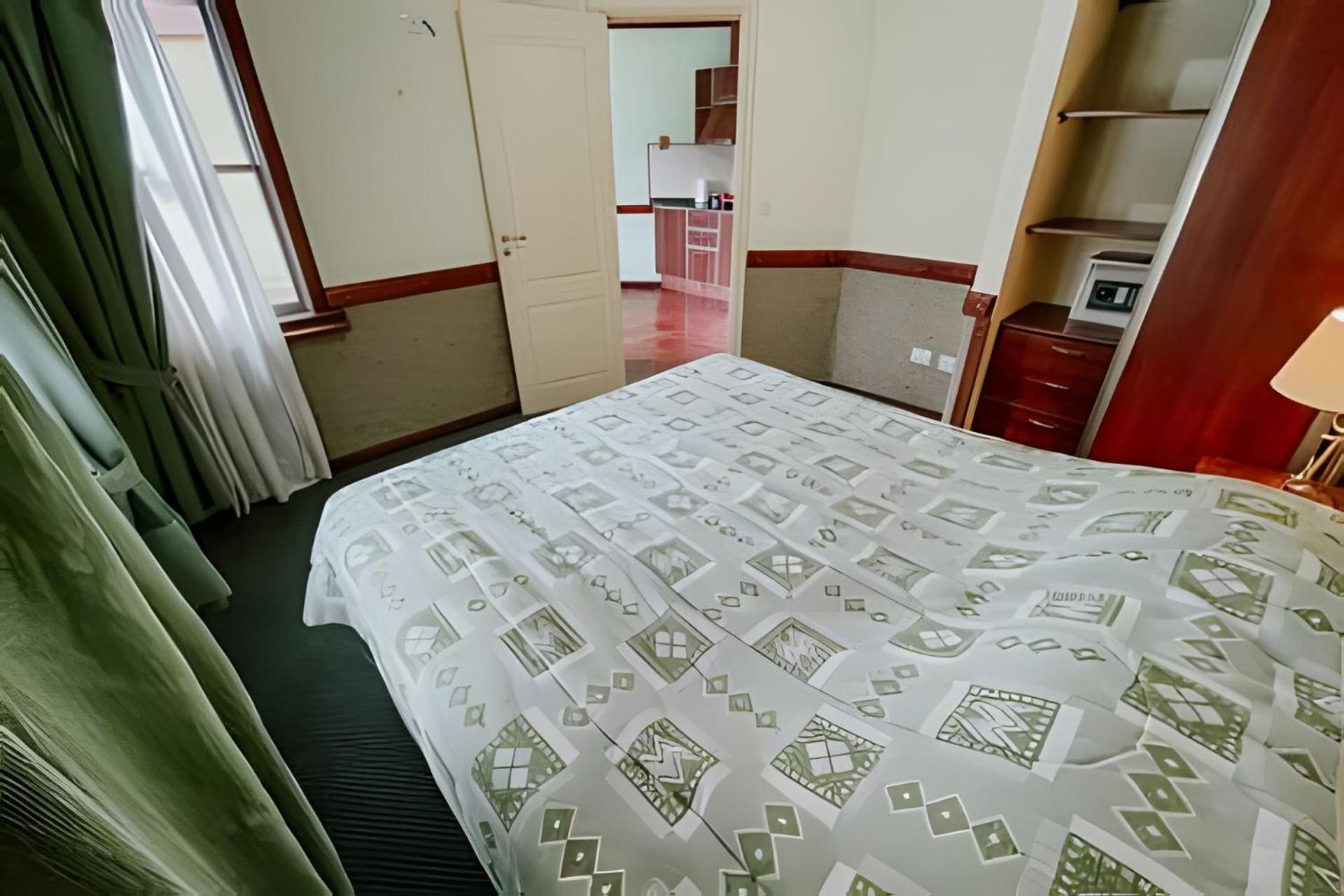Viejo Lobo - Aunaisin apartamento sobre calle principal