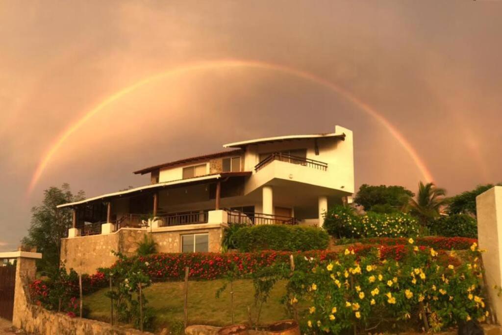 Casa Villa La Bohemia, en la montaña frente al mar