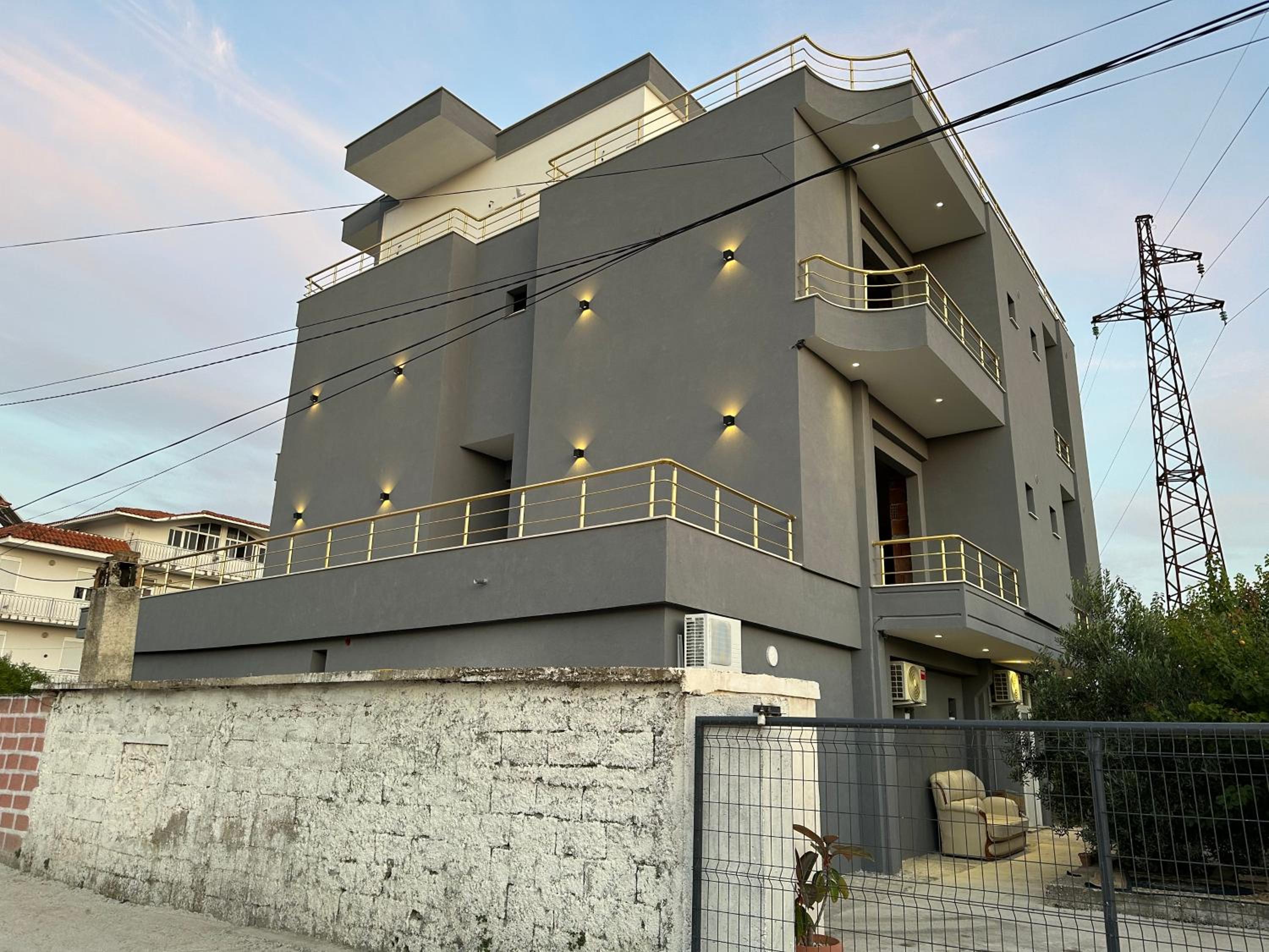 Mico's Apartments