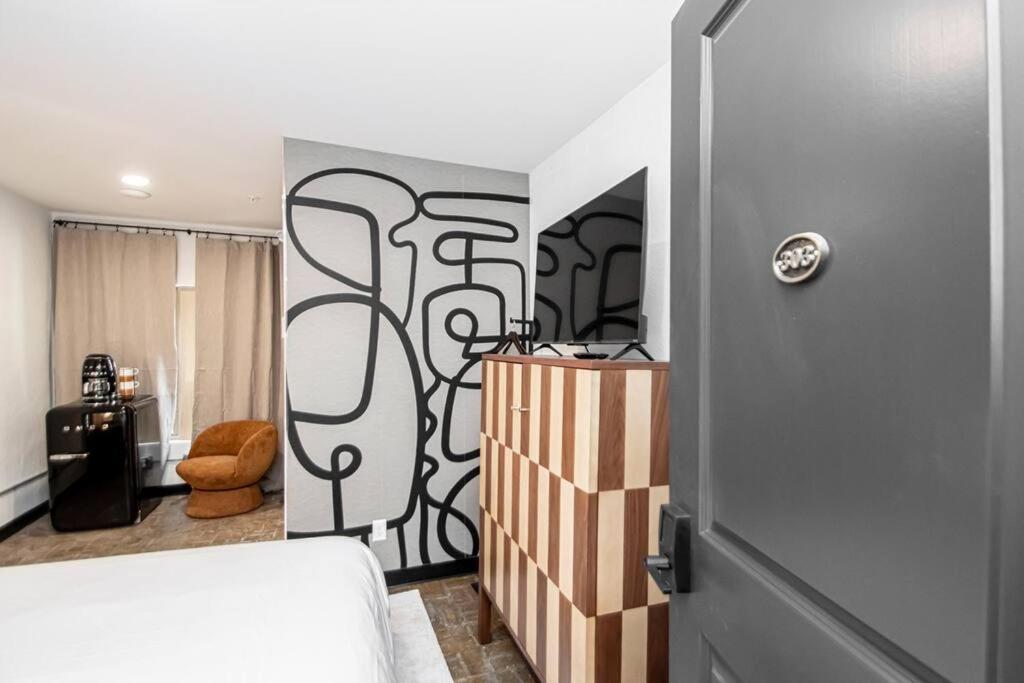 Walk to Bathhouses, Restaurants, Heart of Downtown, Room # 303 view 3