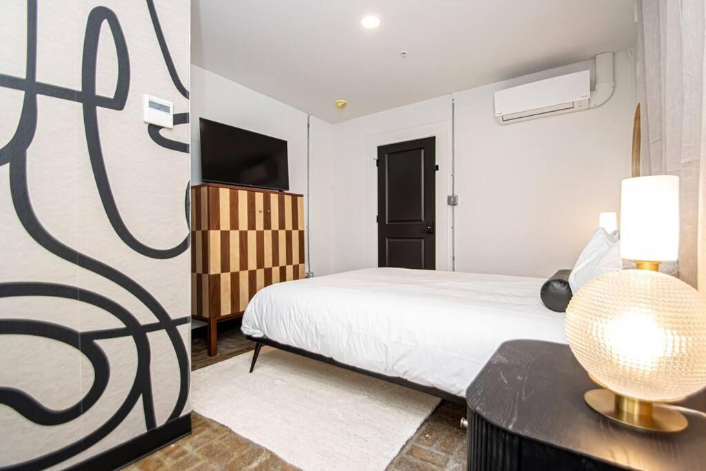 Walk to Bathhouses, Restaurants, Heart of Downtown, Room # 303 view 5