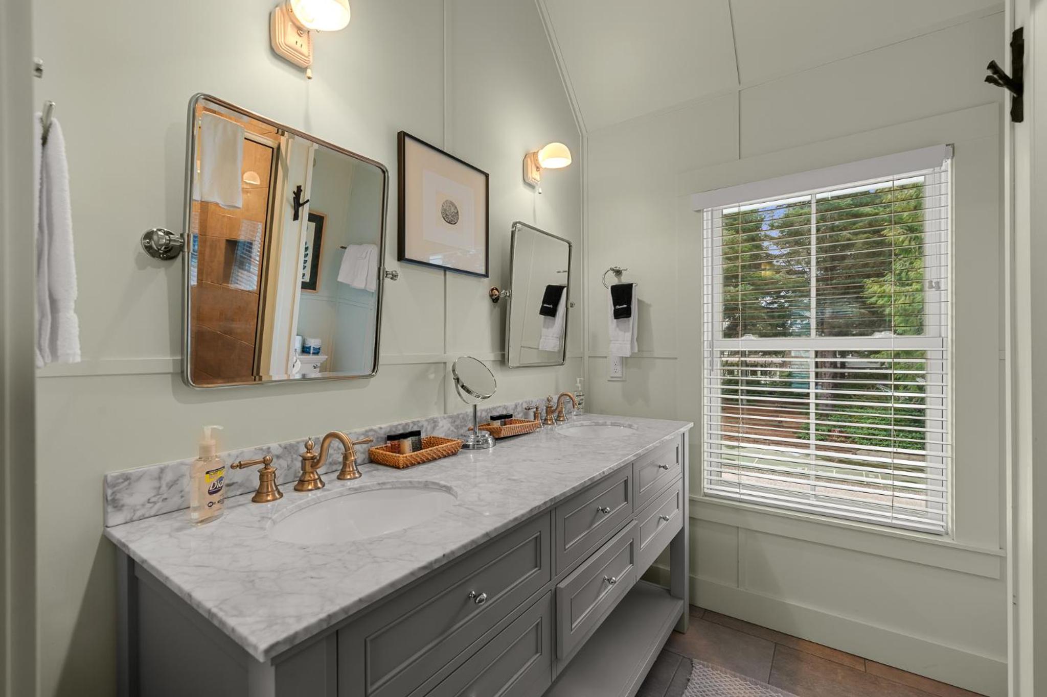 Cedarbrook Cottage by Seabrook Hospitality