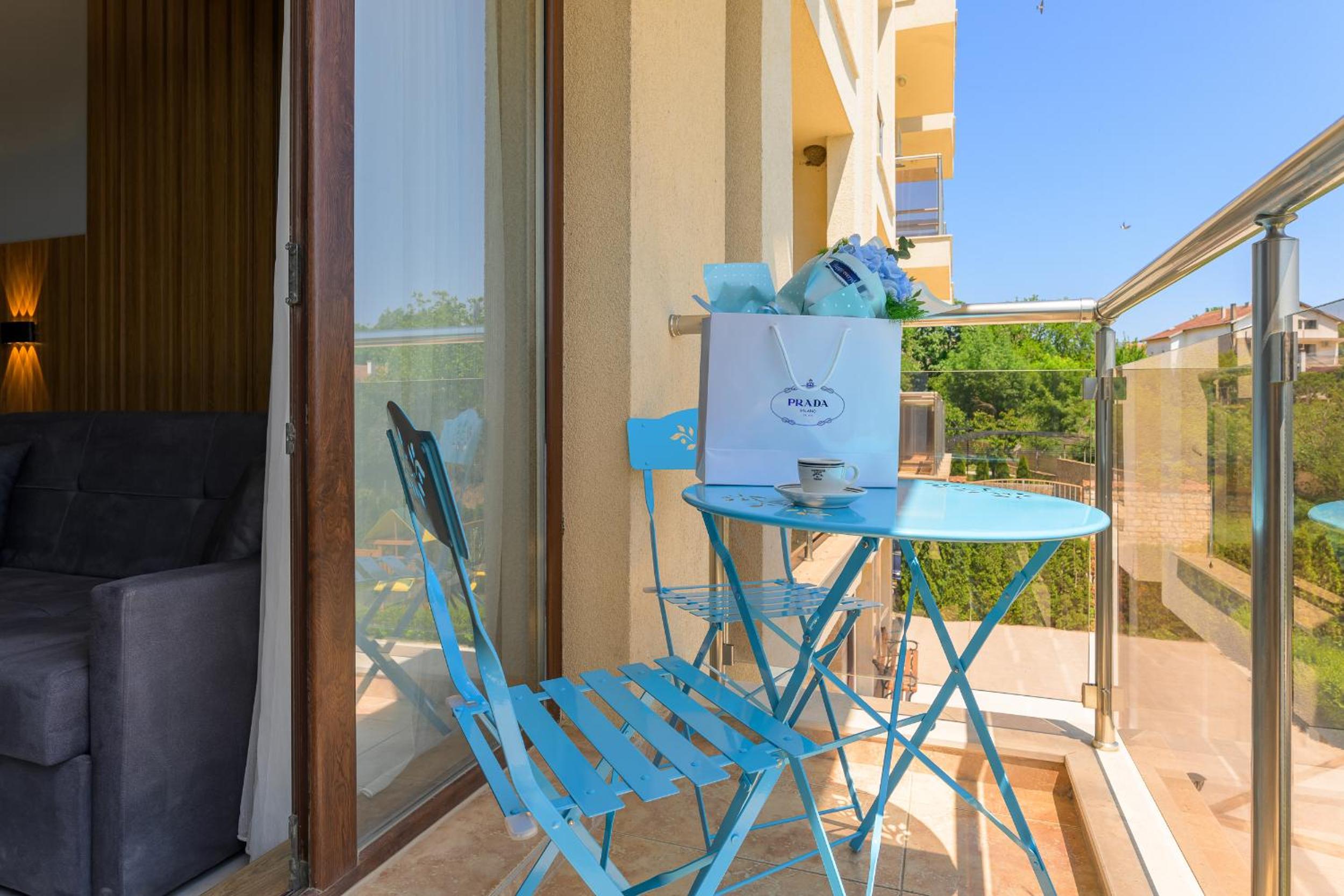 Azur Garden 65