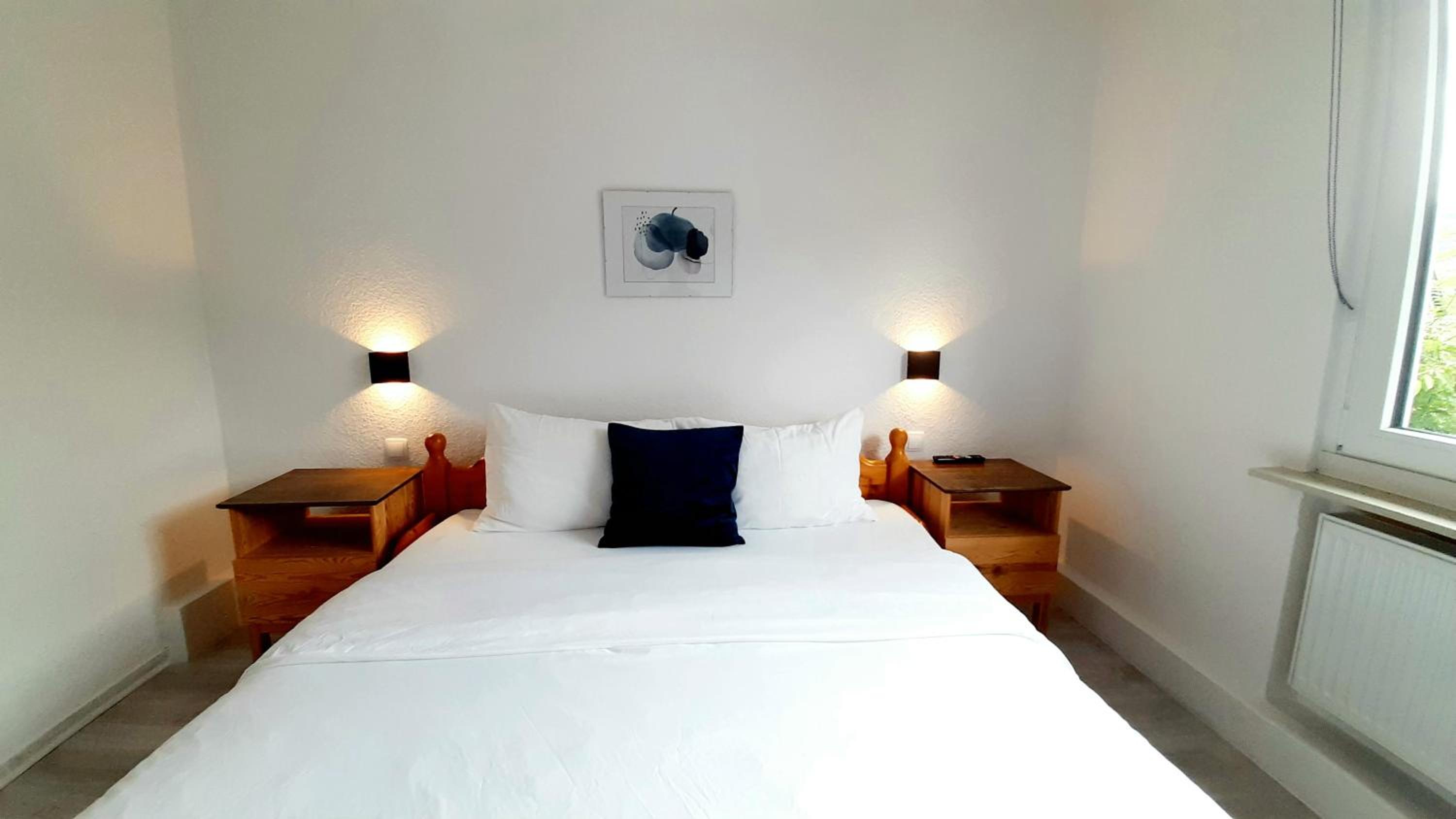 Blue Lagoon Holiday Apartments & Double Room with Balcony